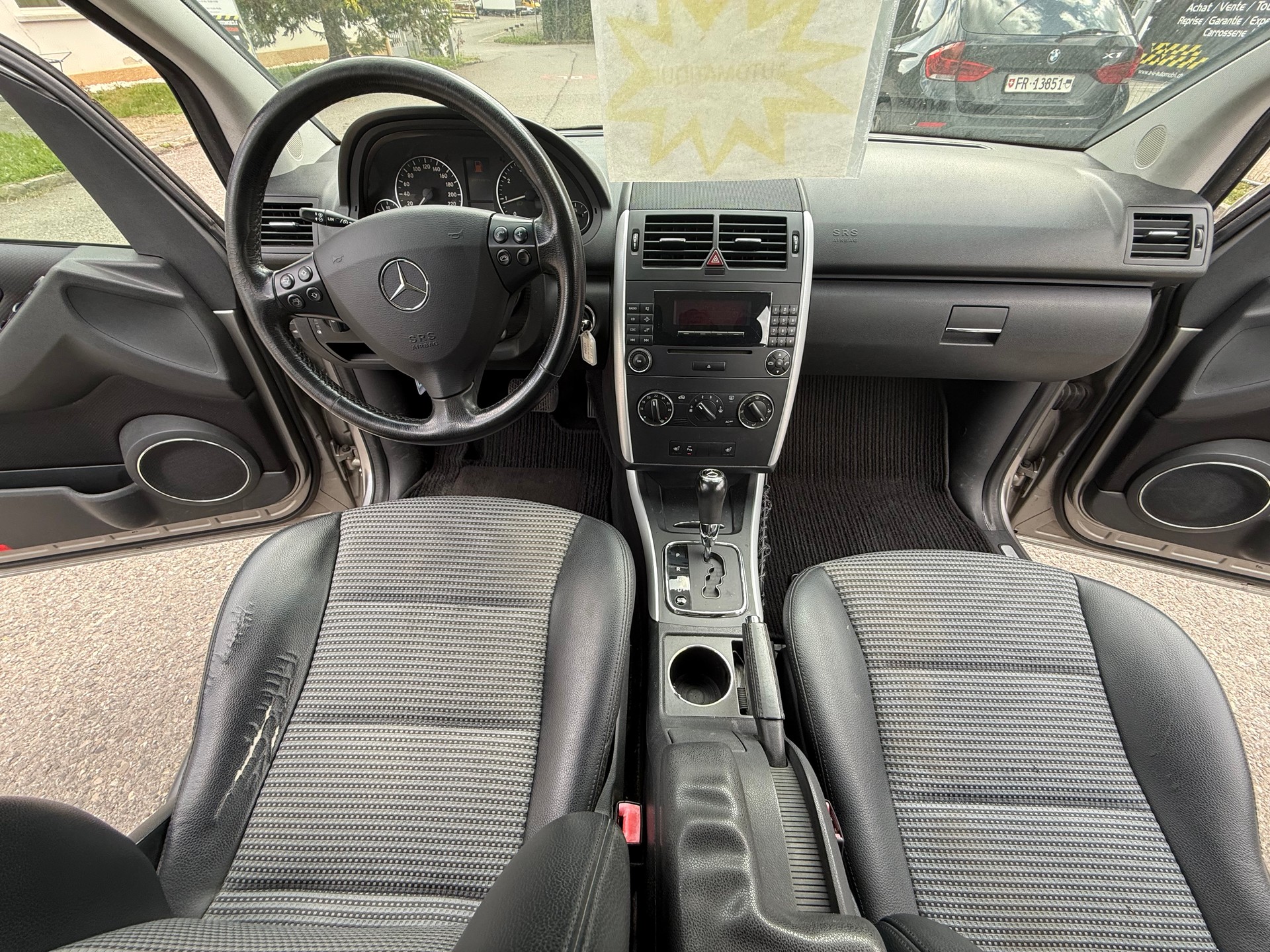 MERCEDES-BENZ A 200 Avantgarde-image-23