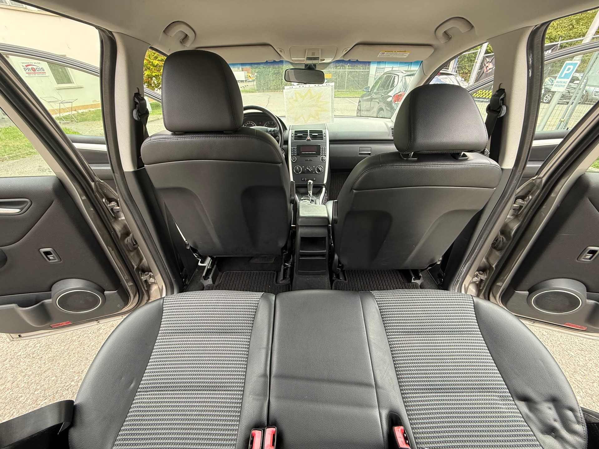 MERCEDES-BENZ A 200 Avantgarde-image-22