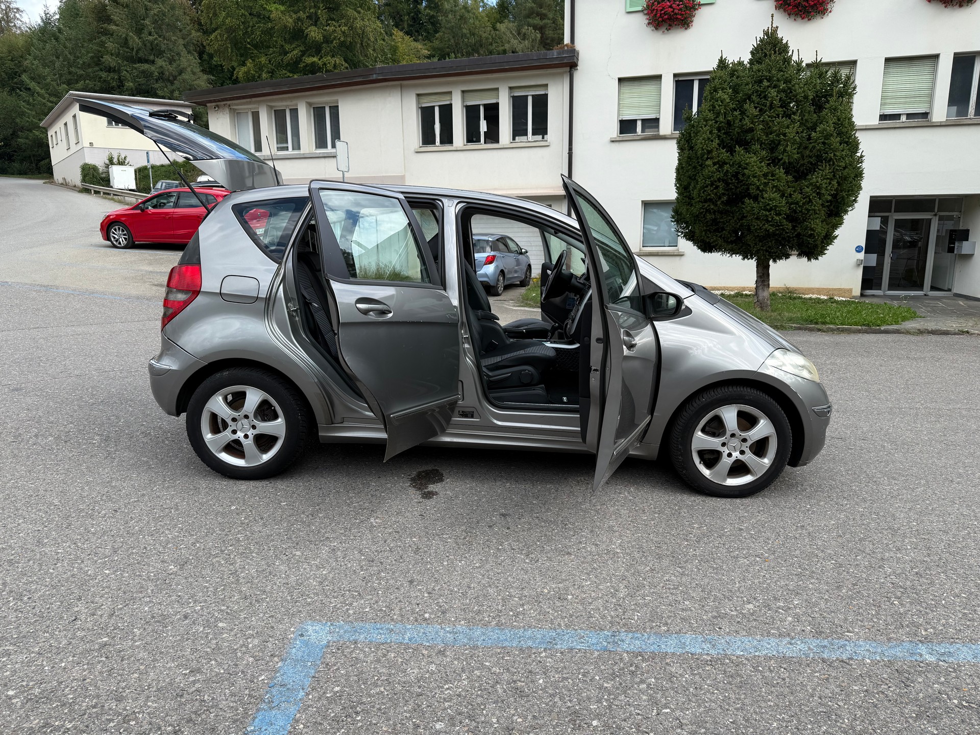MERCEDES-BENZ A 200 Avantgarde-image-20