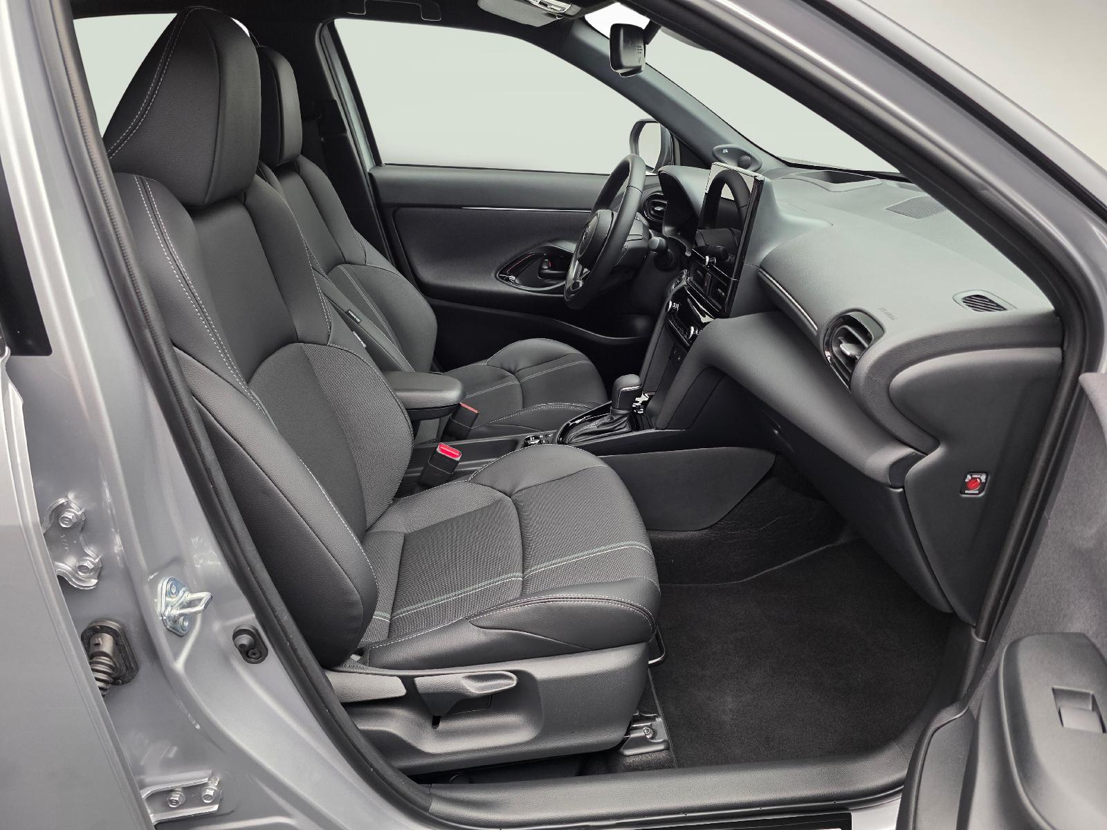 TOYOTA Yaris Cross 1.5 VVT-i HSD Premium AWD-i-image-9
