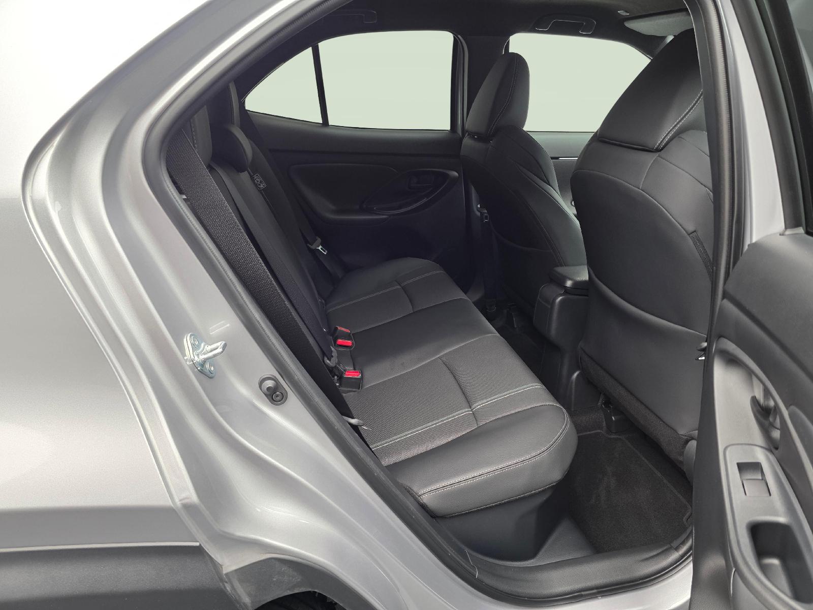 TOYOTA Yaris Cross 1.5 VVT-i HSD Premium AWD-i-image-10