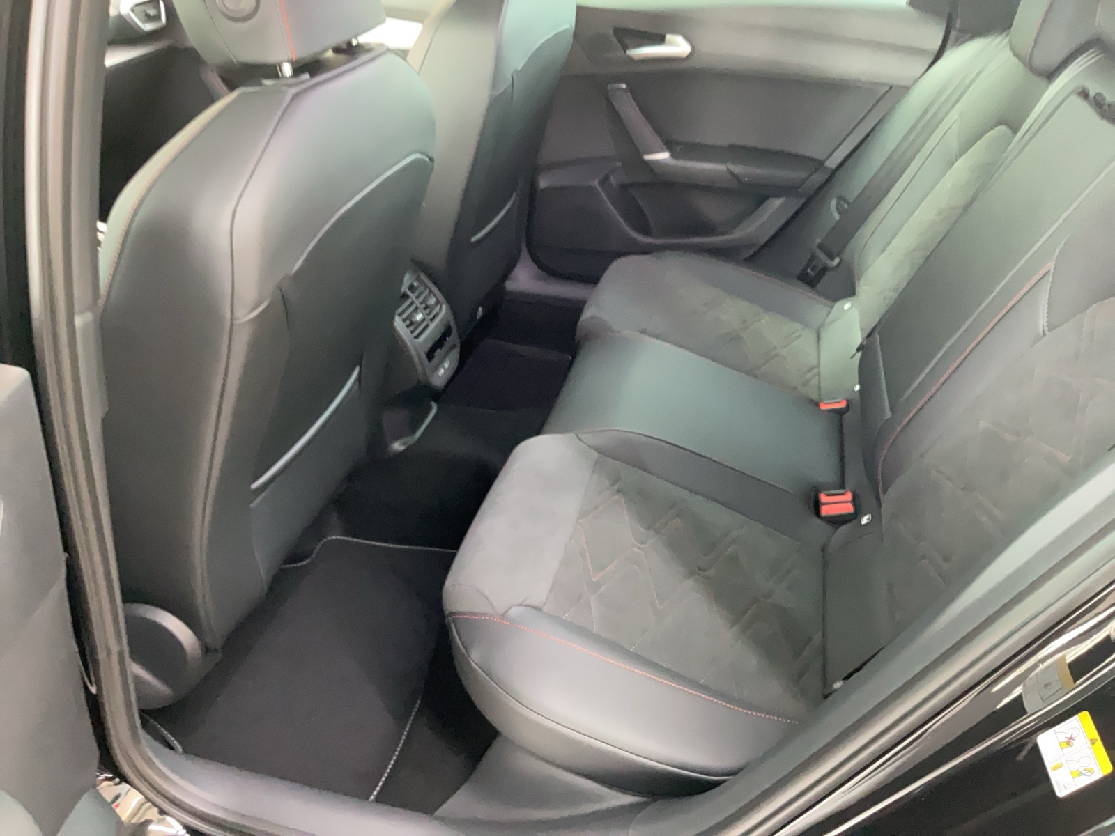SEAT Leon ST 1.5 eTSI mHEV DSG FR-image-11