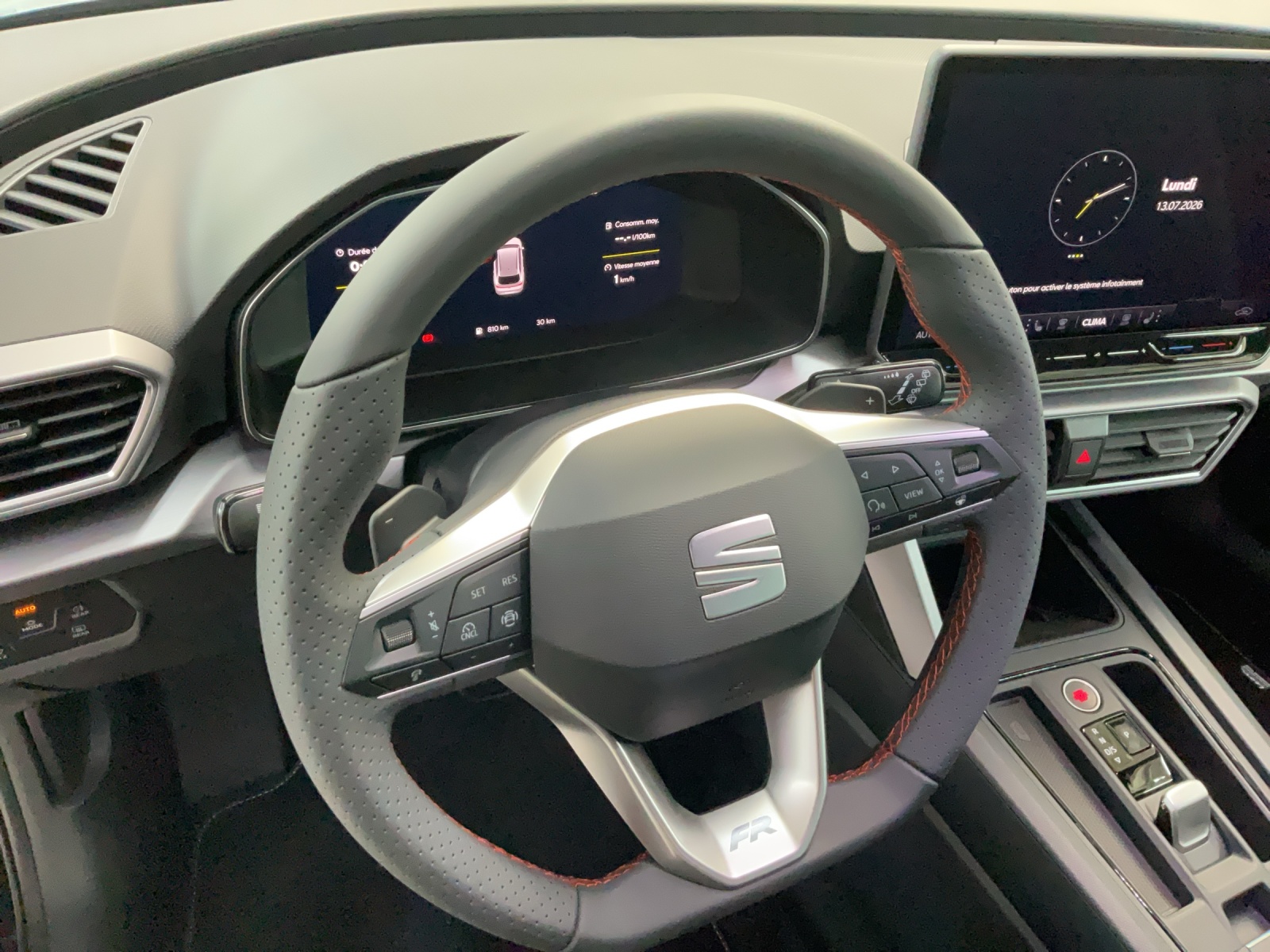 SEAT Leon ST 1.5 eTSI mHEV DSG FR-image-9