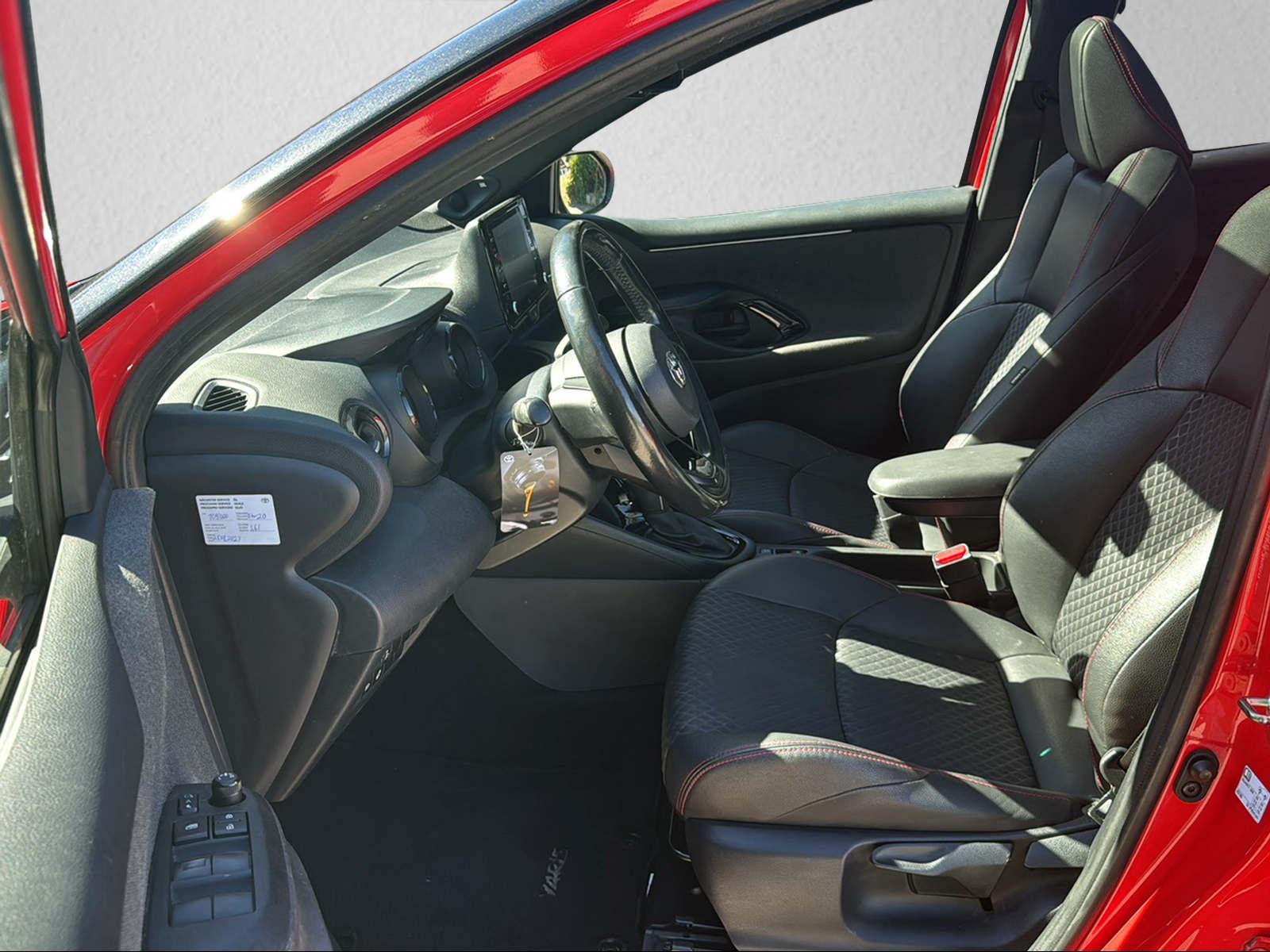 TOYOTA Yaris 1.5 VVT-i HSD Premiere Edition-image-2