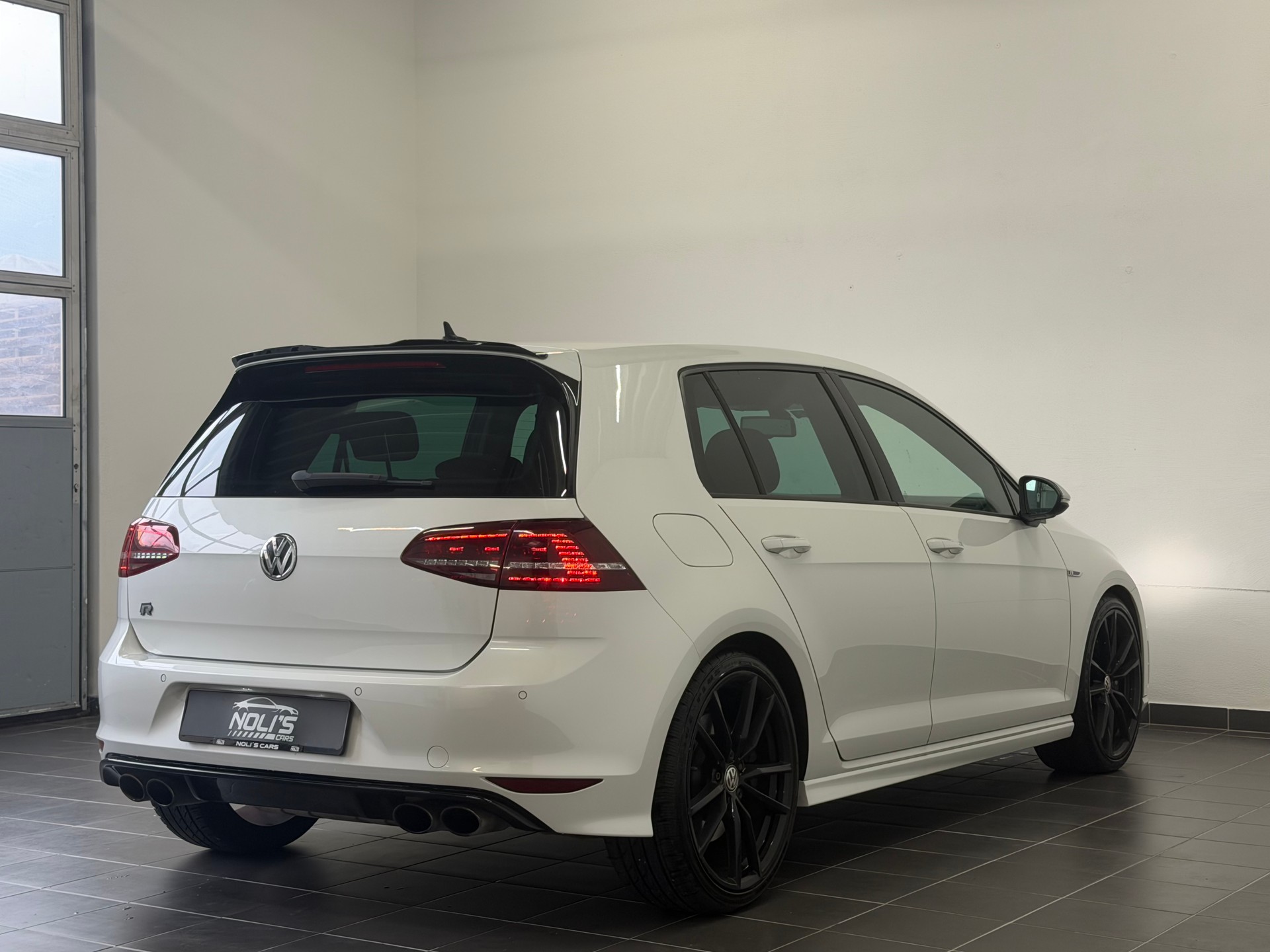 VW Golf 2.0 TSI R 4Motion DSG-image-6