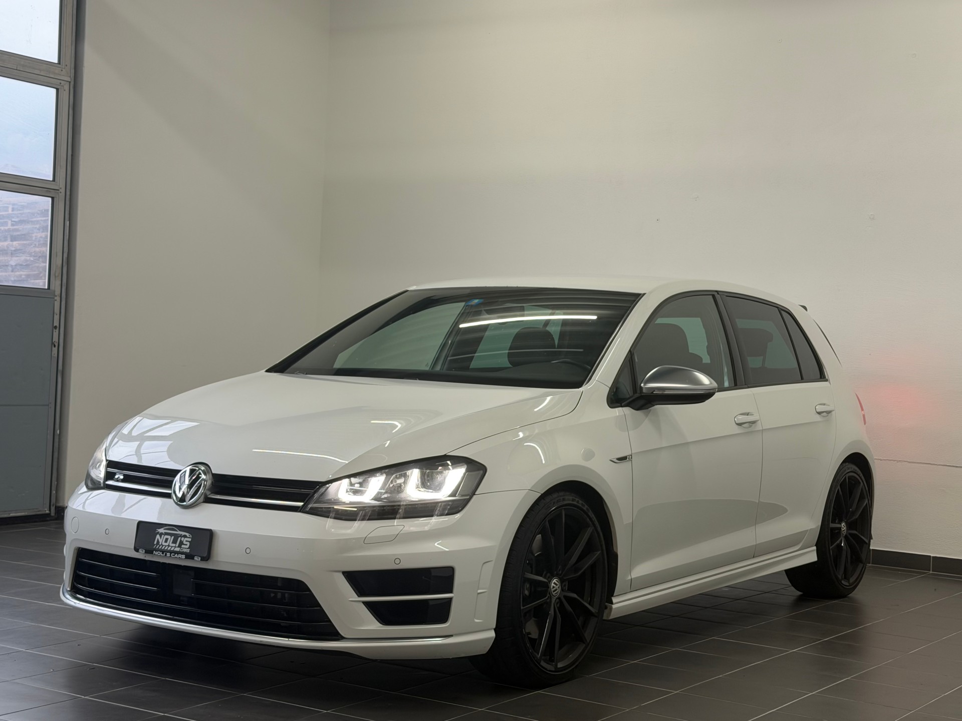VW Golf 2.0 TSI R 4Motion DSG-image-2