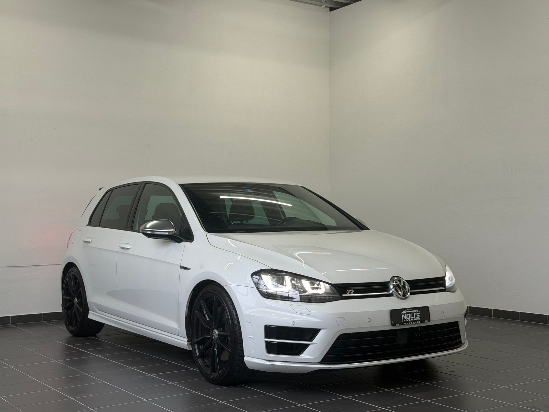 VW Golf 2.0 TSI R 4Motion DSG-image-1