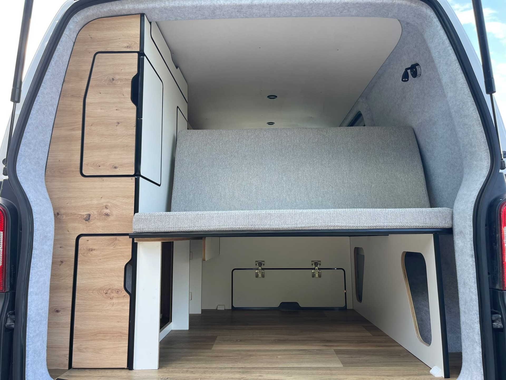 VW T5 Saranda Beach-image-8