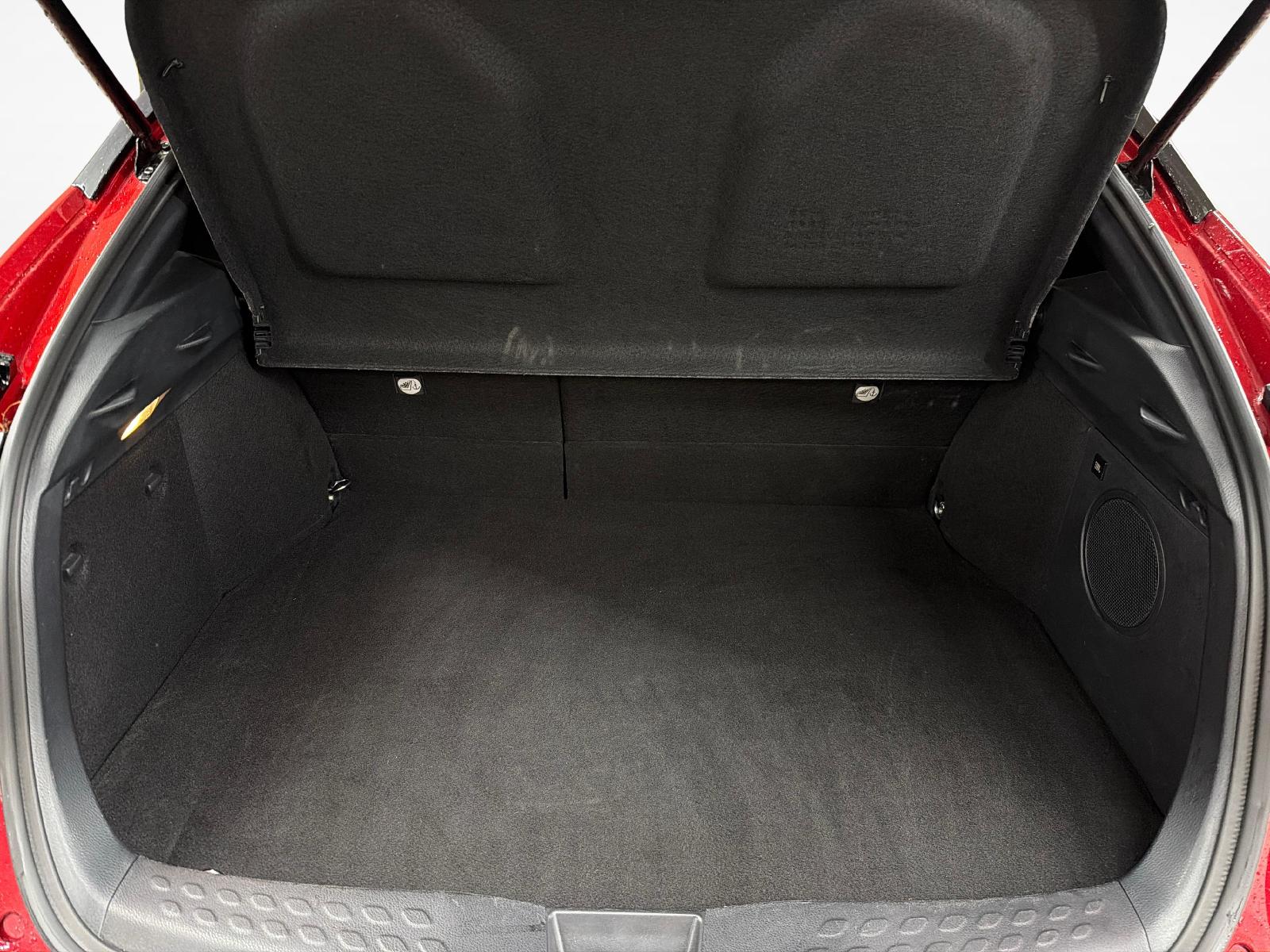 TOYOTA C-HR 2.0 VVTi HSD Move-image-11