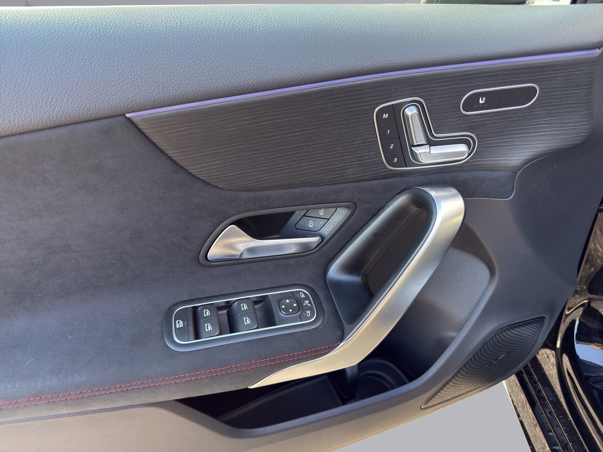 MERCEDES-BENZ A-Klasse W177 A 220 AMG Line 4m-image-10