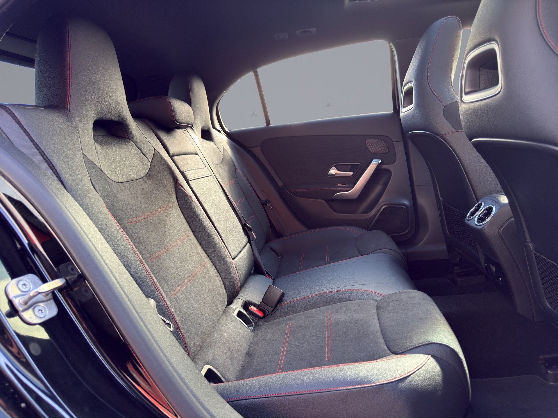 MERCEDES-BENZ A-Klasse W177 A 220 AMG Line 4m-image-17