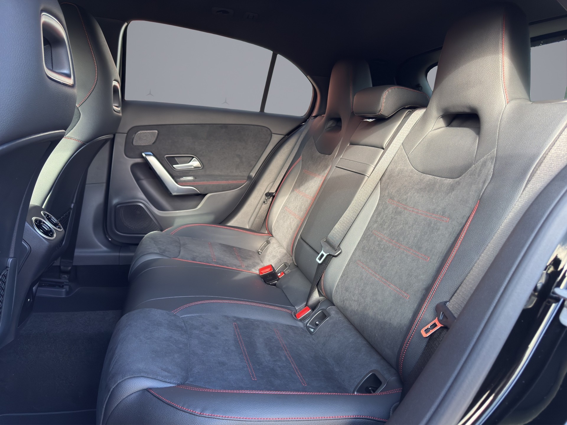 MERCEDES-BENZ A-Klasse W177 A 220 AMG Line 4m-image-12