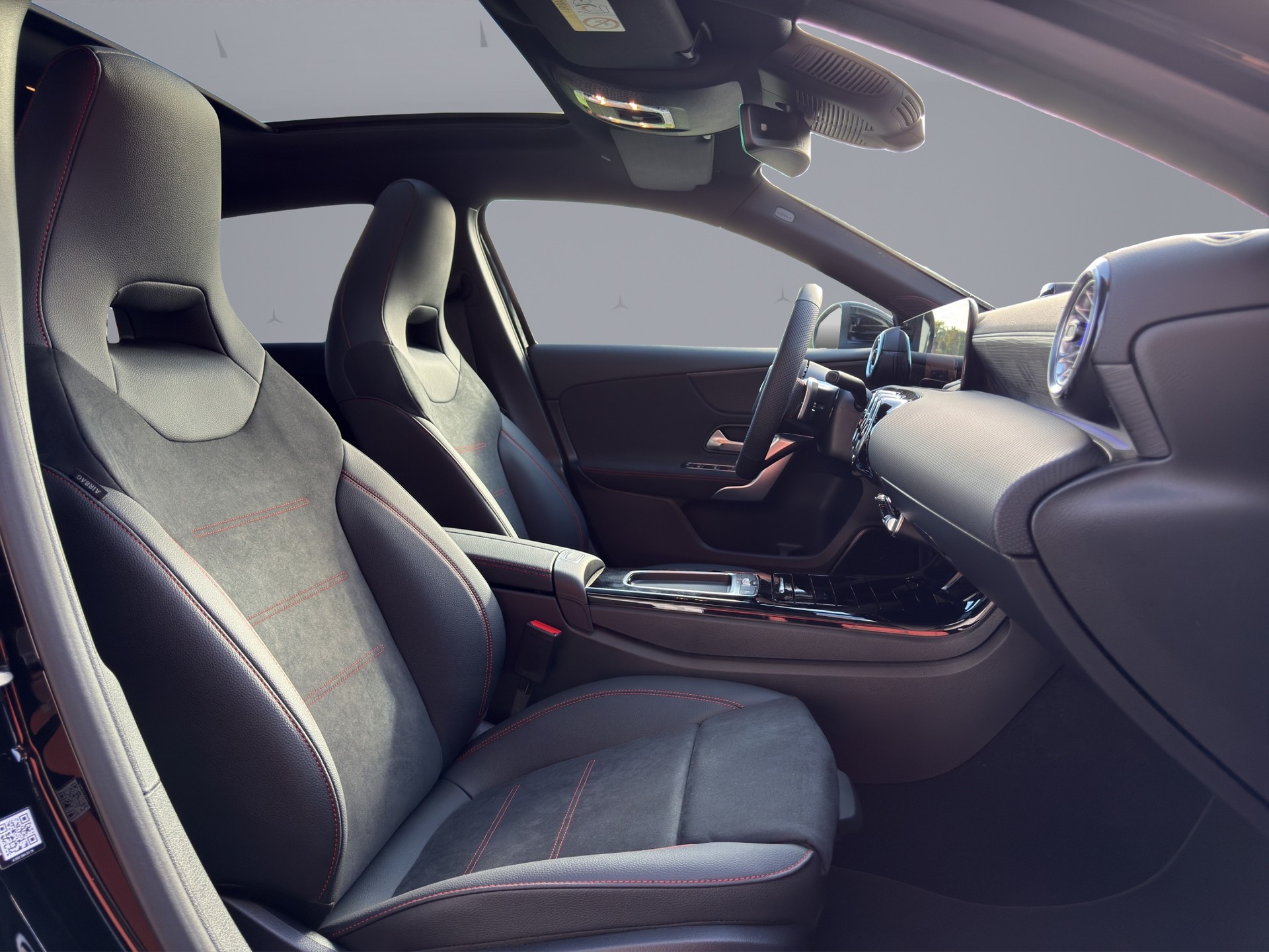 MERCEDES-BENZ A-Klasse W177 A 220 AMG Line 4m-image-16