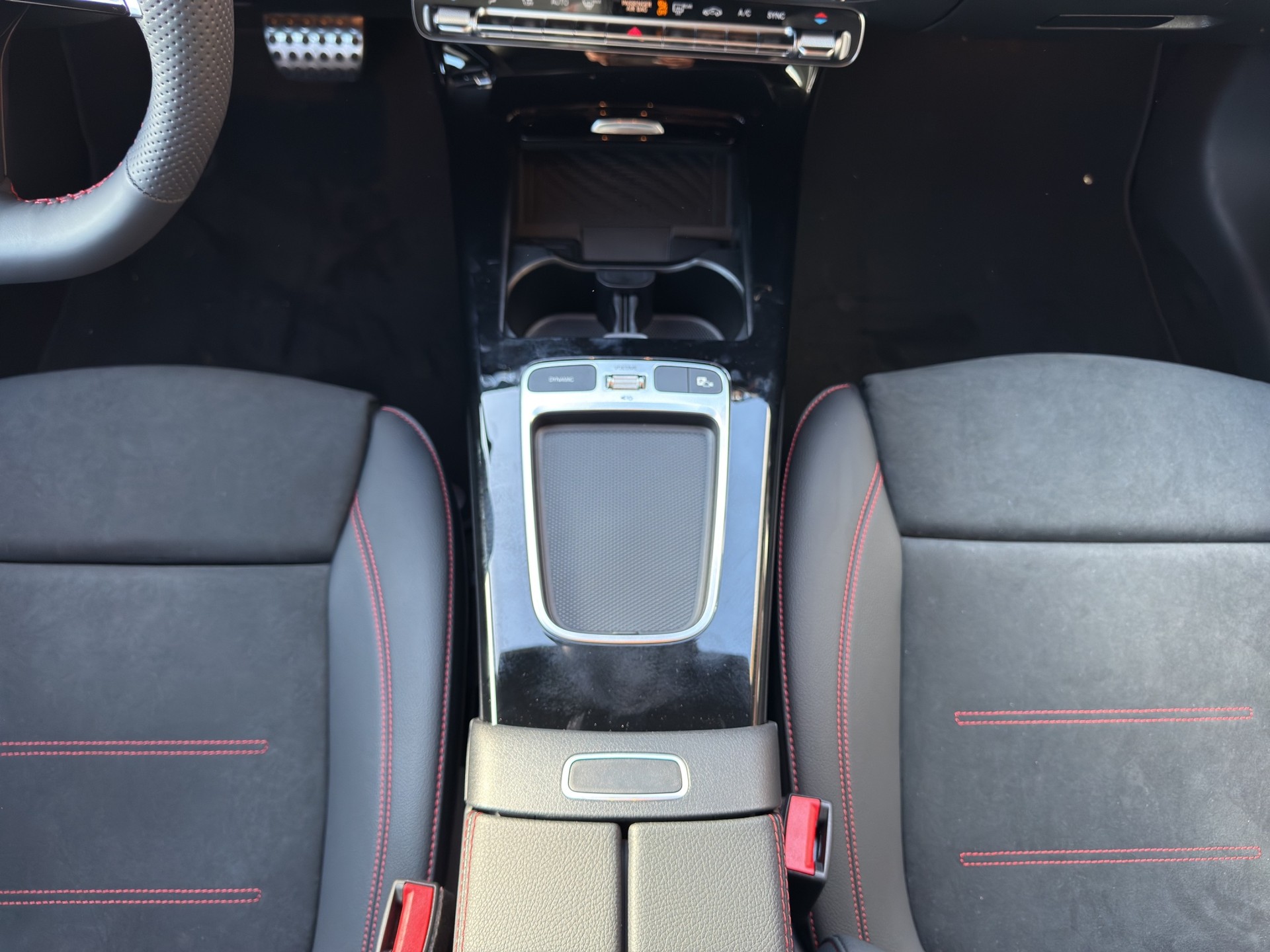 MERCEDES-BENZ A-Klasse W177 A 220 AMG Line 4m-image-14