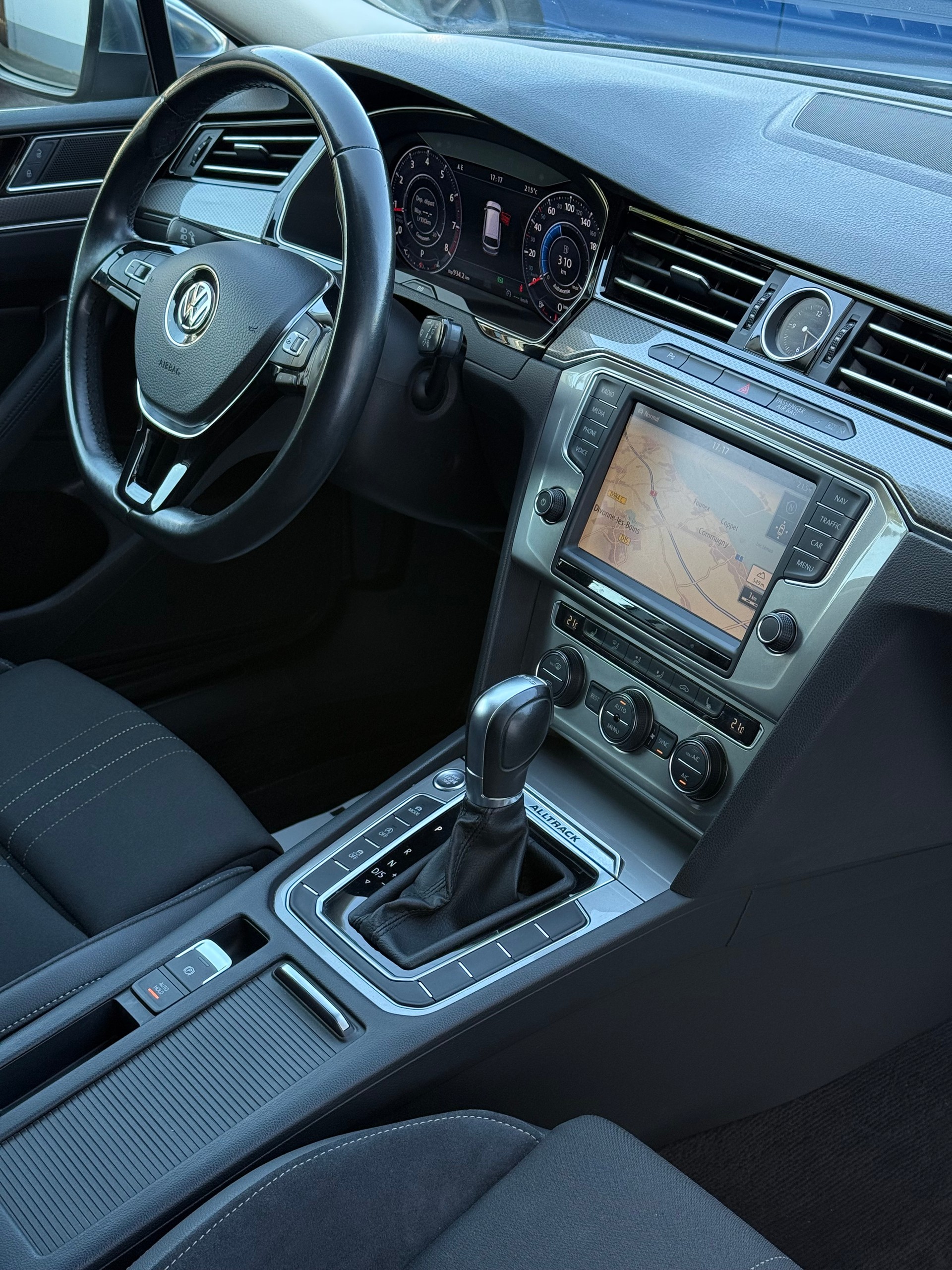 VW Passat Alltrack 2.0 TSI 4Motion DSG-image-23