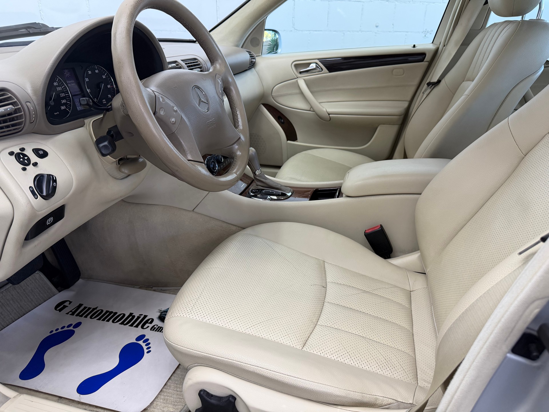 MERCEDES-BENZ C 240 Elégance 4Matic Automatic-image-7