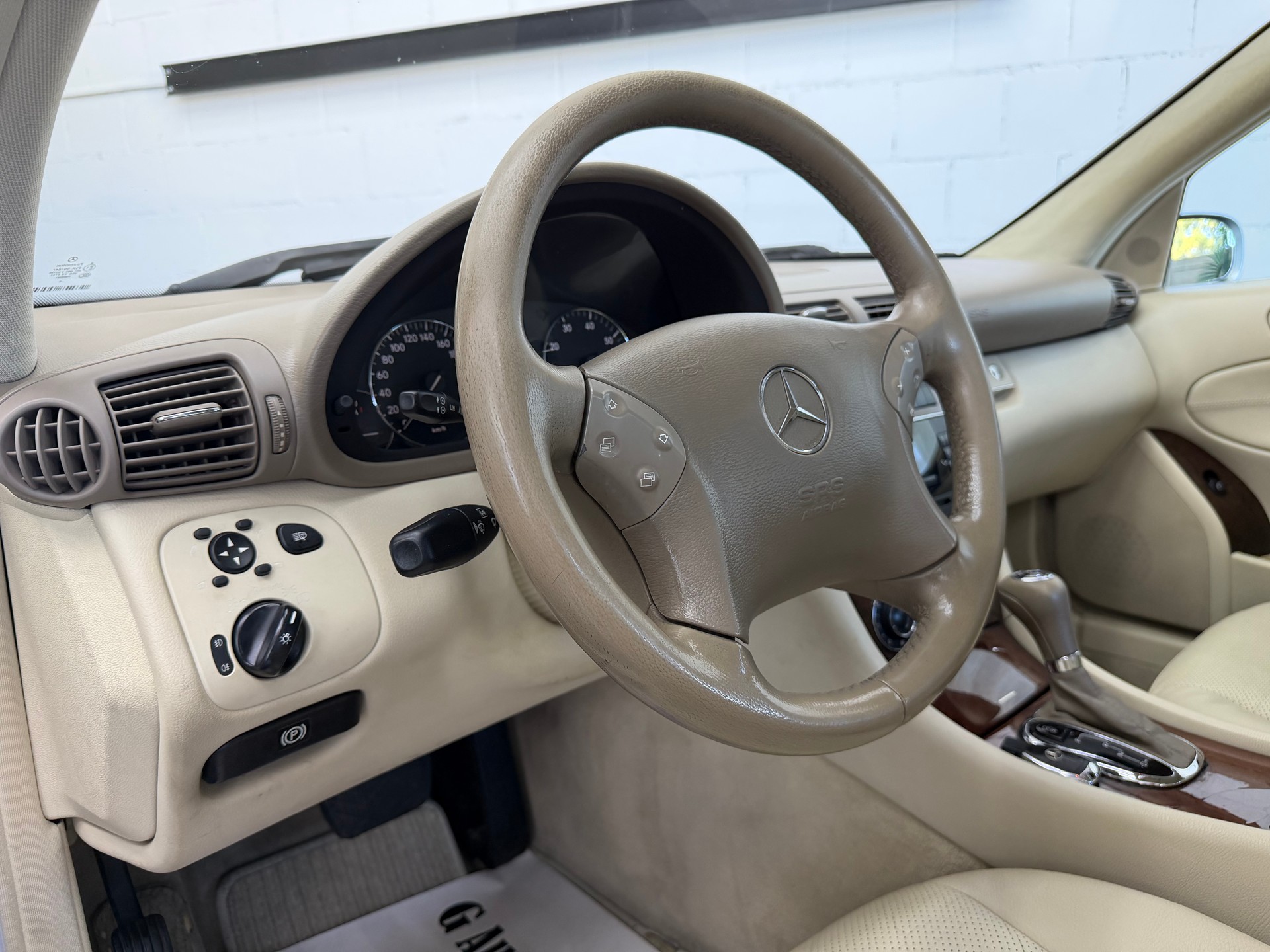 MERCEDES-BENZ C 240 Elégance 4Matic Automatic-image-9