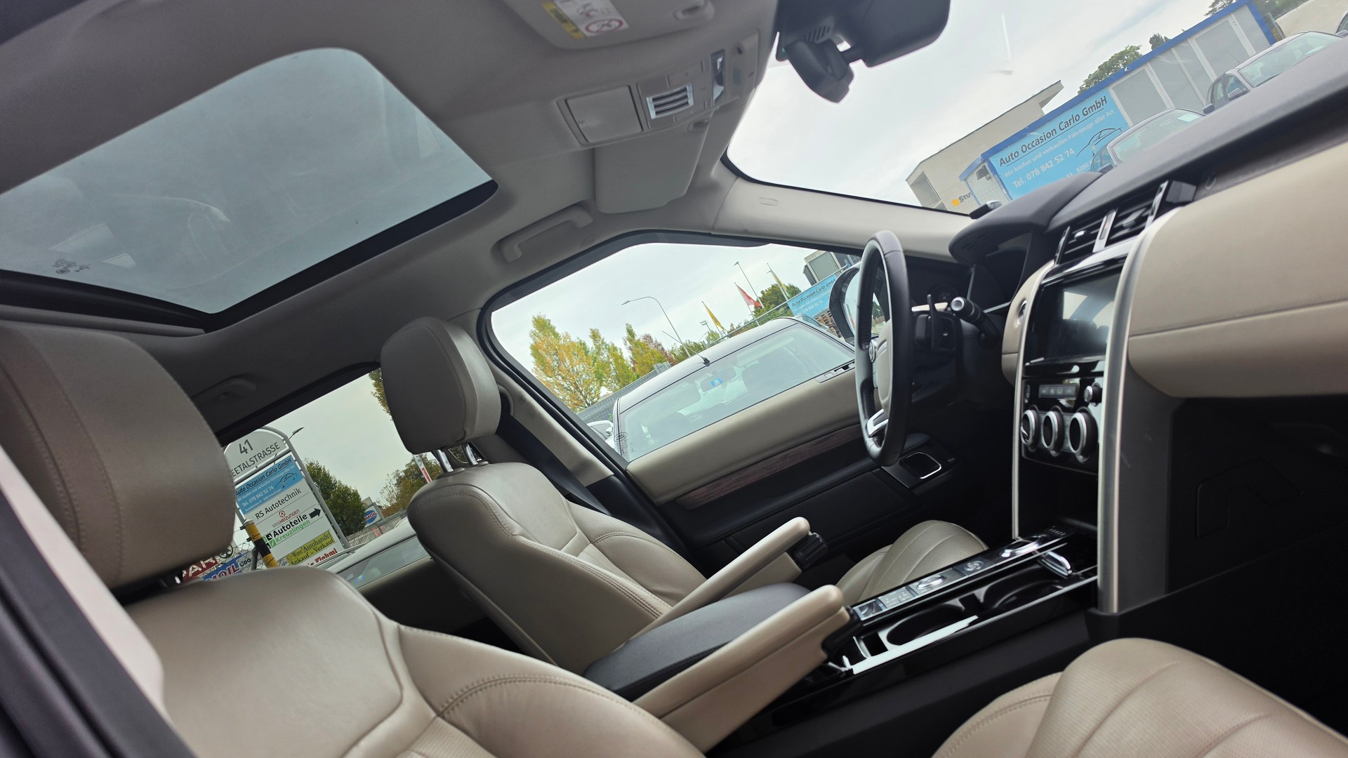 LAND ROVER Discovery 2.0 SD4 HSE Luxury Automatic-image-9