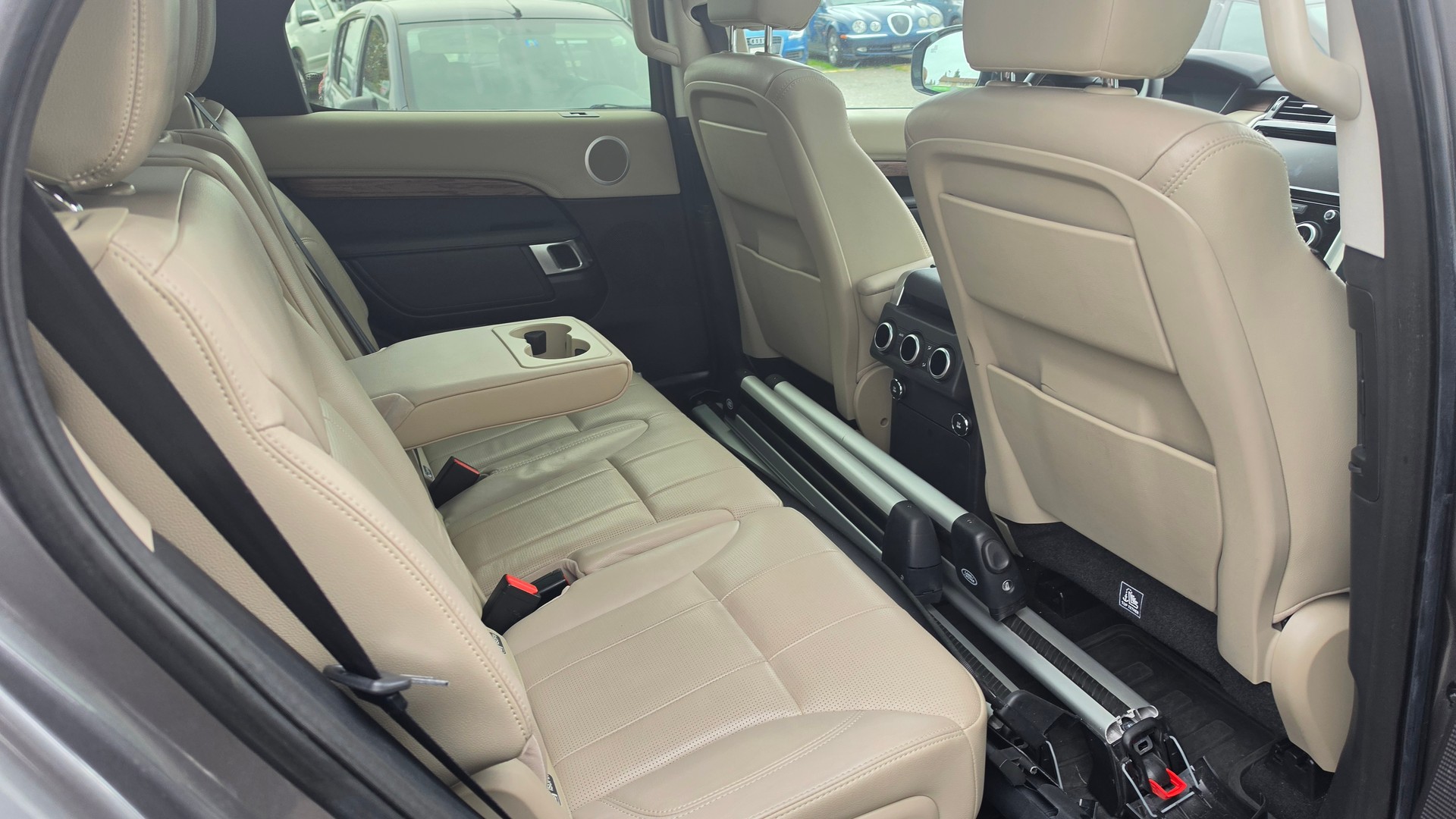 LAND ROVER Discovery 2.0 SD4 HSE Luxury Automatic-image-13