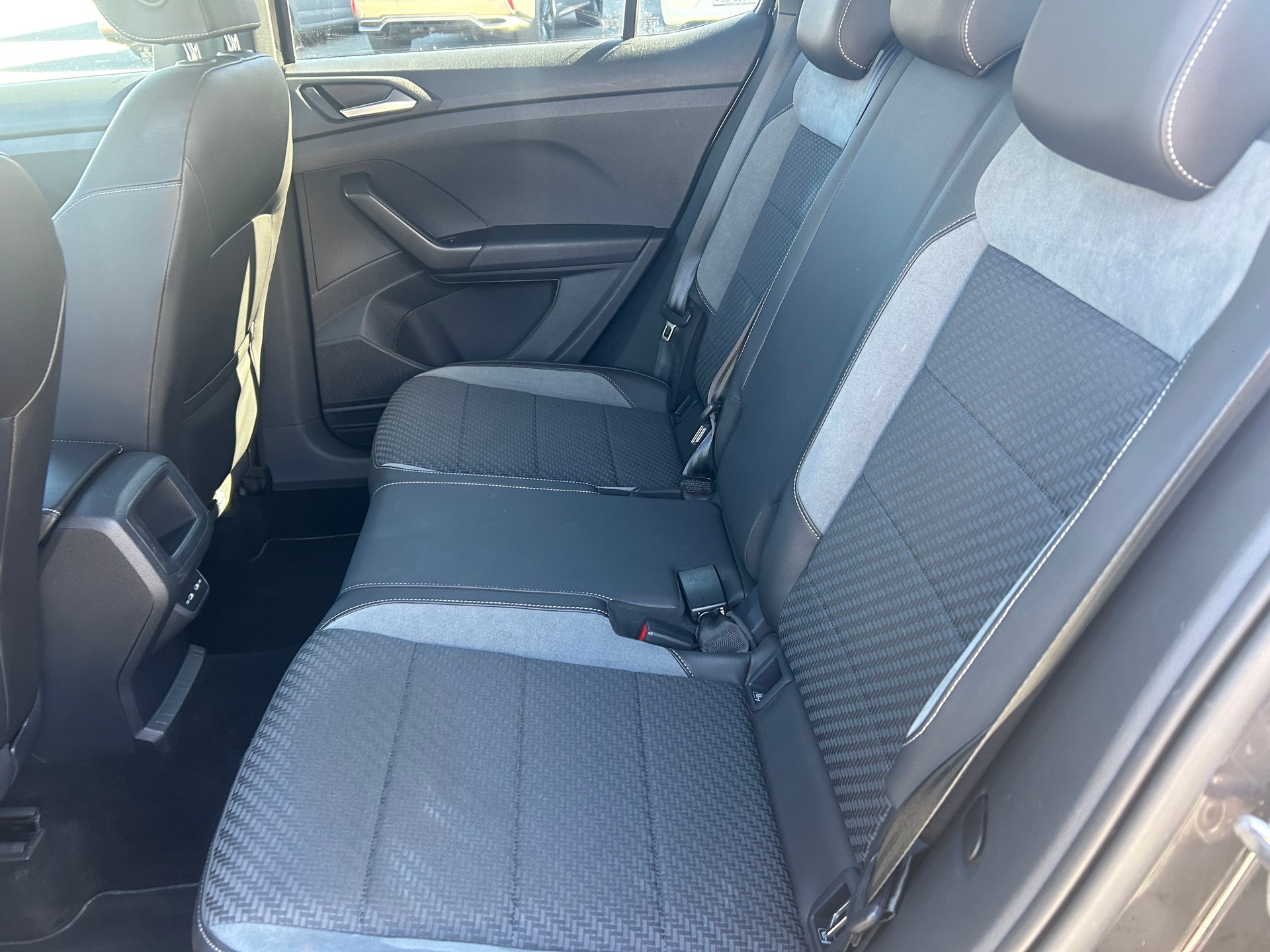 VW T-Cross 1.0 TSI Style DSG R- Line-image-5