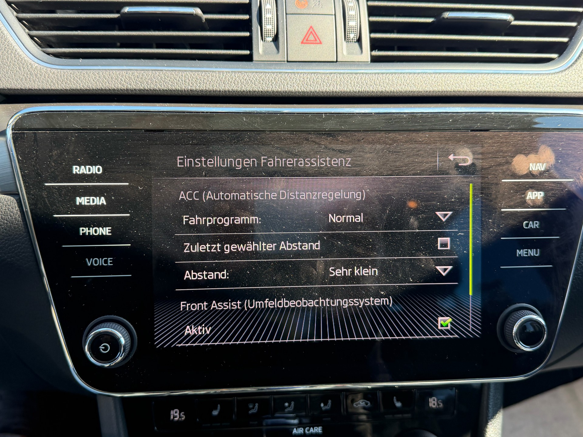 SKODA Superb Combi 2.0 TSI Style DSG 4x4-image-20