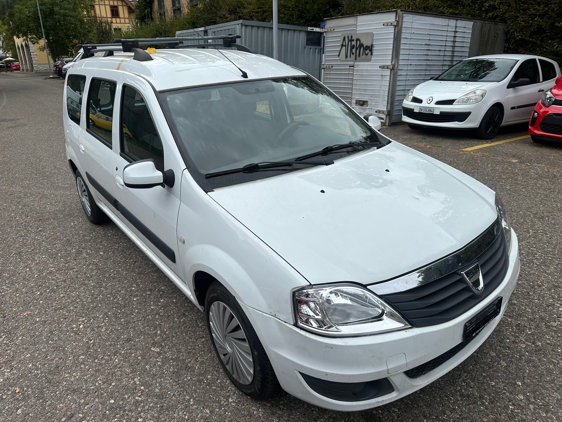 DACIA Logan 1.6 16V Lauréate-image-0