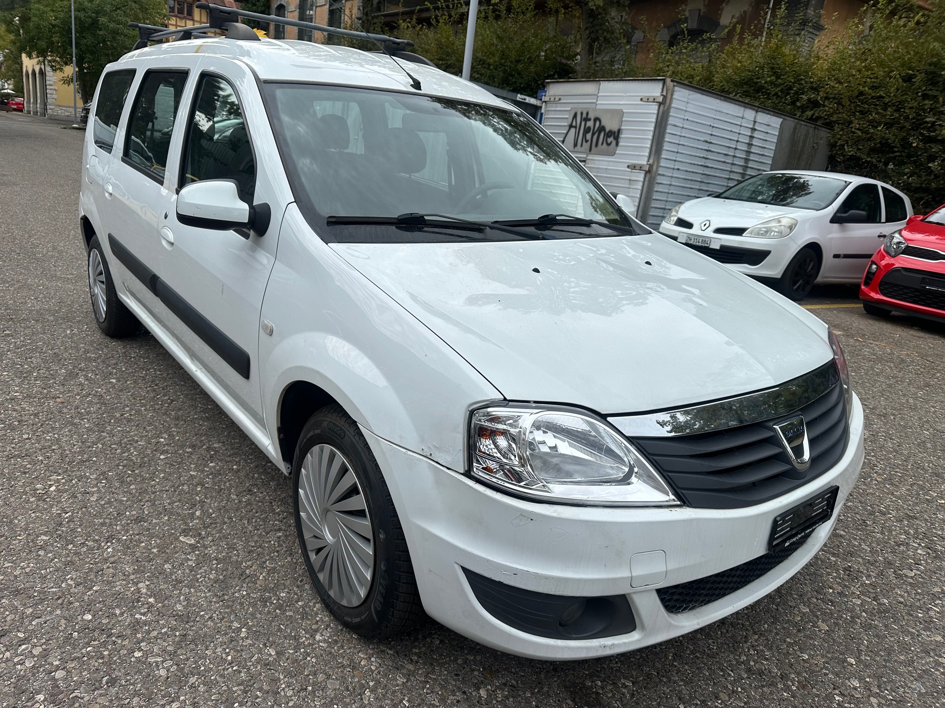 DACIA Logan 1.6 16V Lauréate-image-1