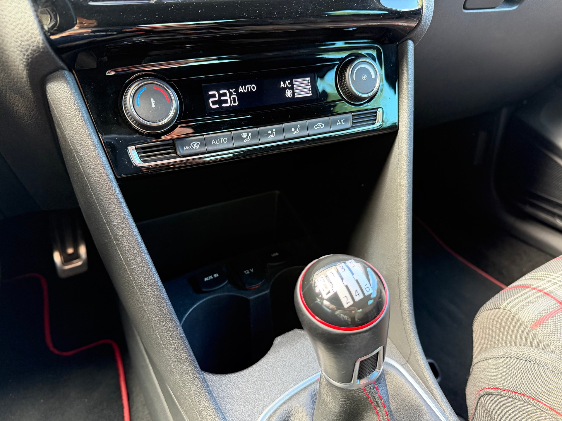 VW Polo 1.8 TSI GTI *Top-Zustand*Servicegepflegt*Garantie*-image-9