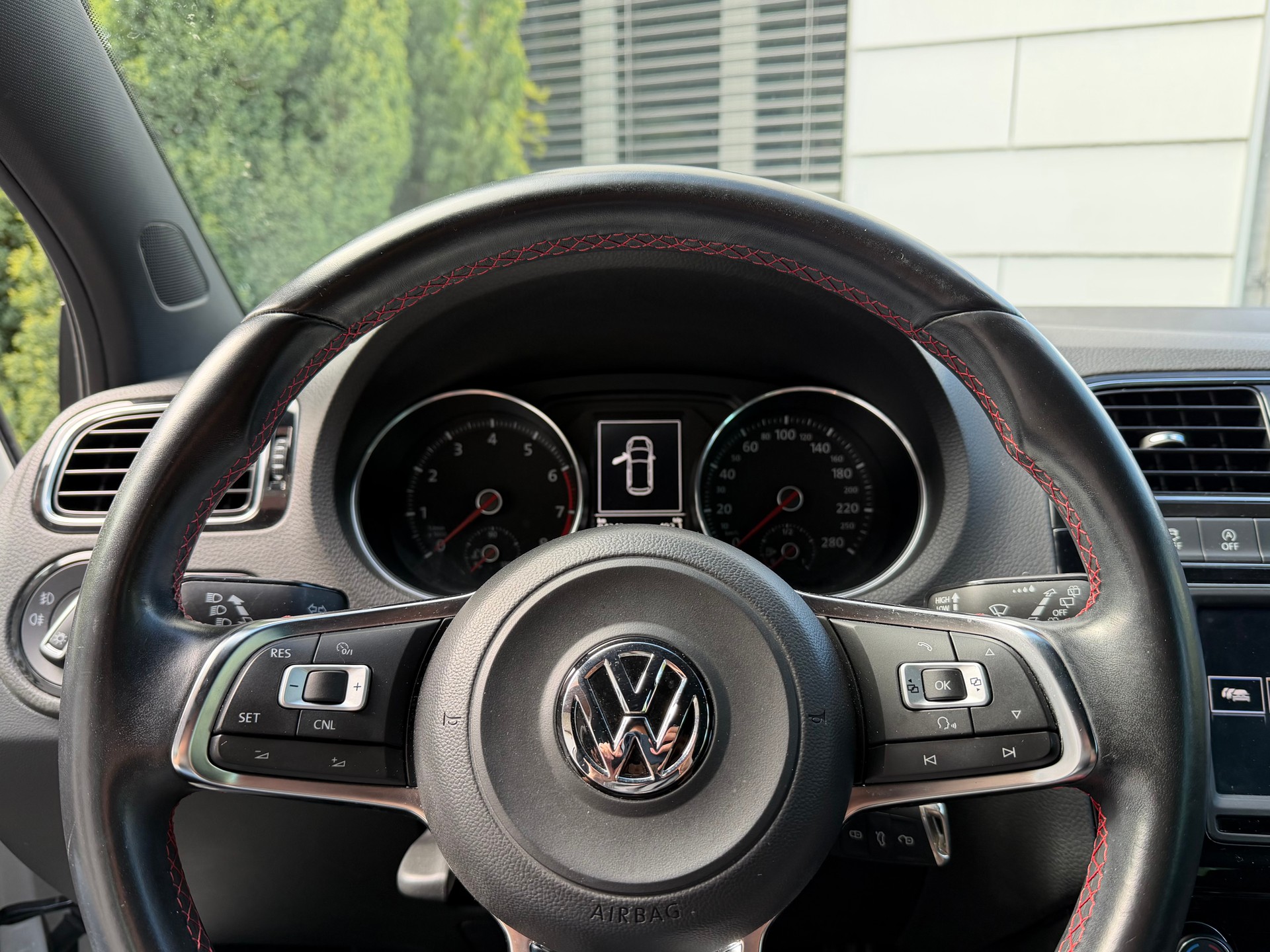 VW Polo 1.8 TSI GTI *Top-Zustand*Servicegepflegt*Garantie*-image-11