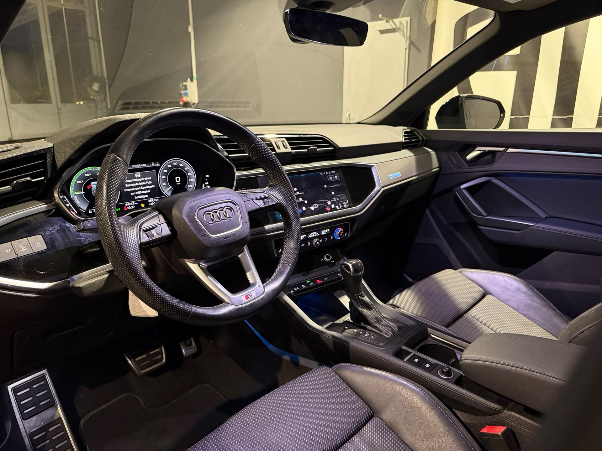 AUDI Q3 Sportback 45 TFSI e S line S-tronic-image-9