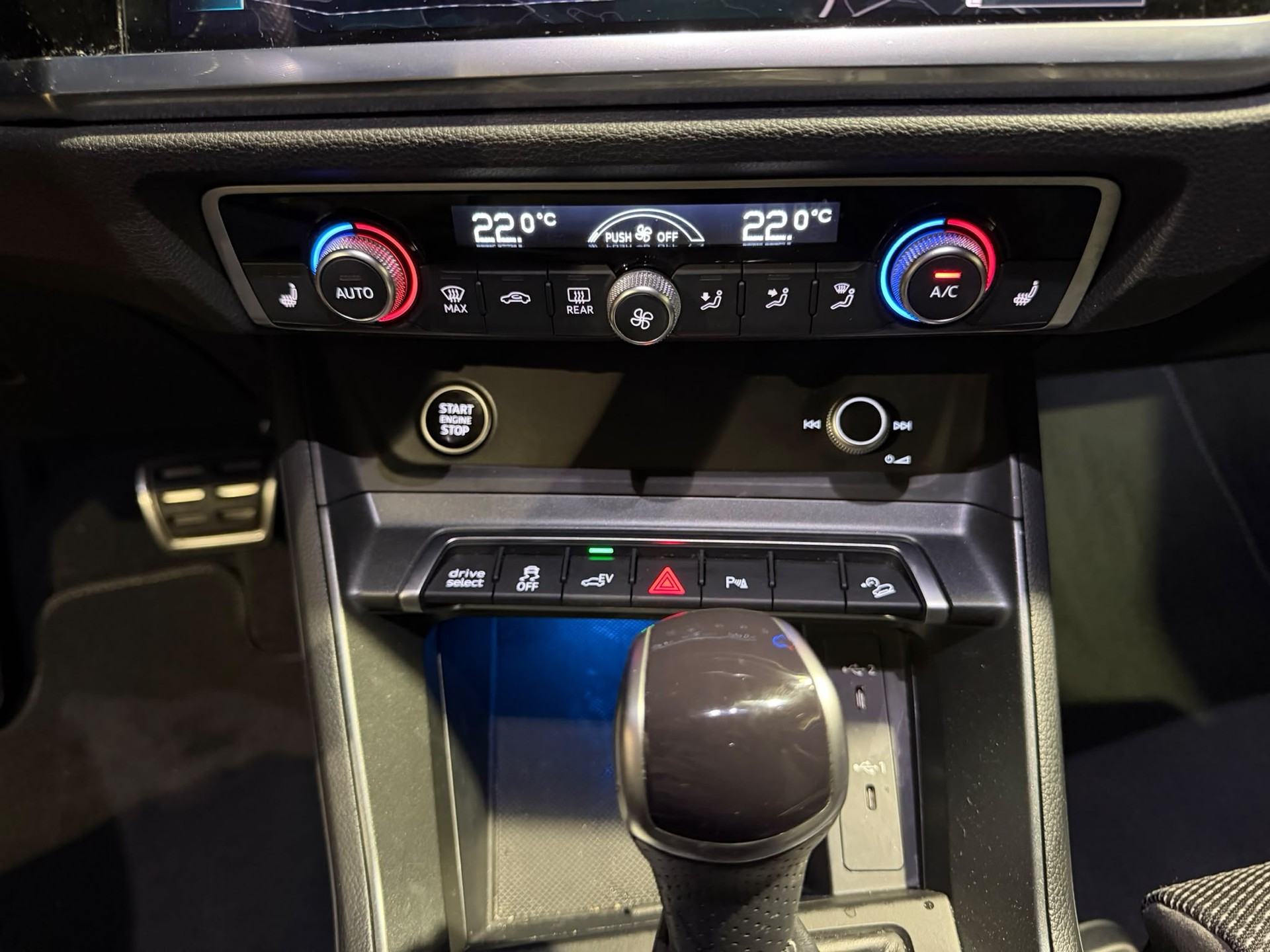 AUDI Q3 Sportback 45 TFSI e S line S-tronic-image-19