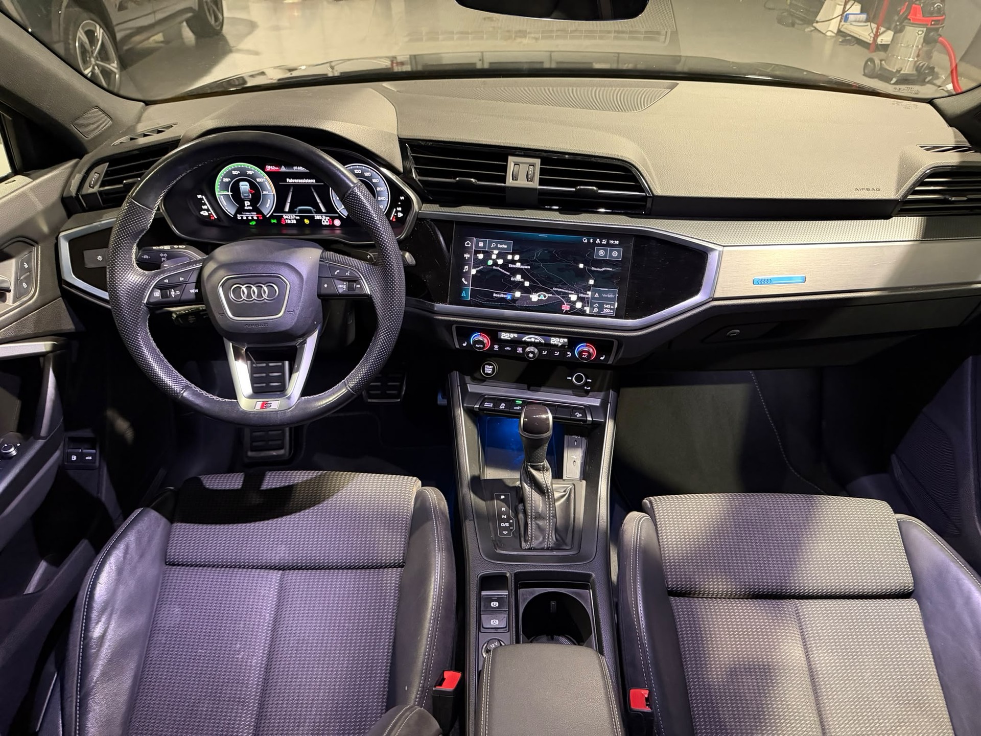 AUDI Q3 Sportback 45 TFSI e S line S-tronic-image-8