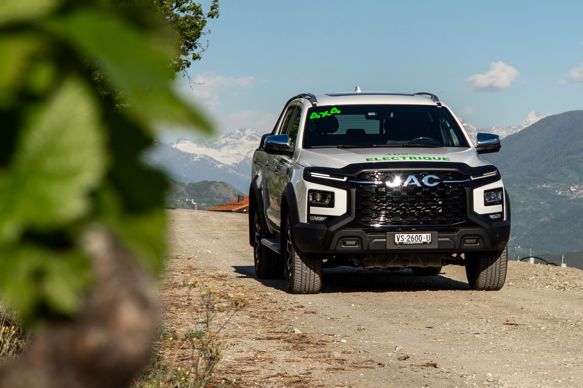 JAC T9EV 88kWh Luxury 4x4-image-3
