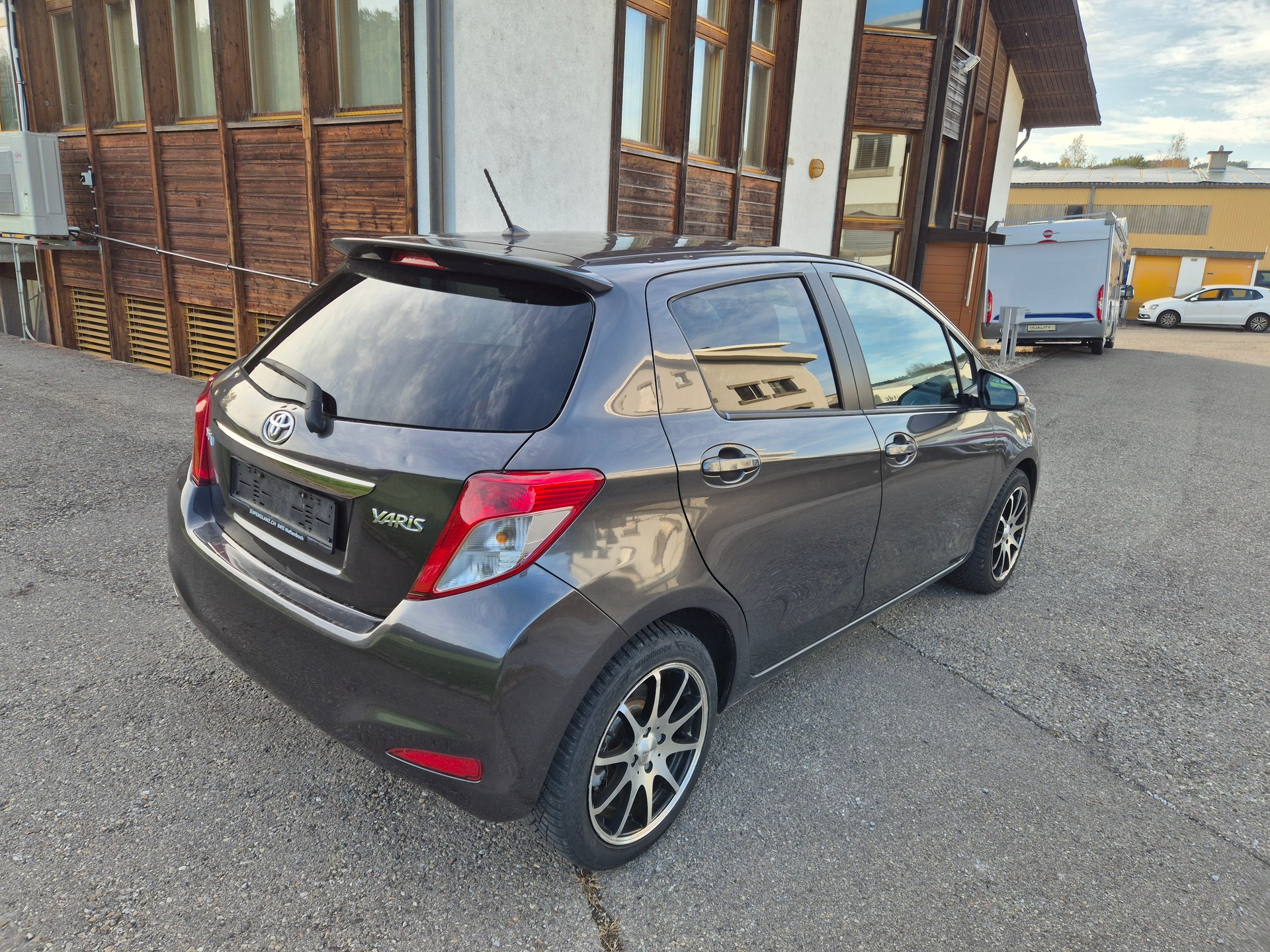 TOYOTA Yaris 1.33 Style-image-17