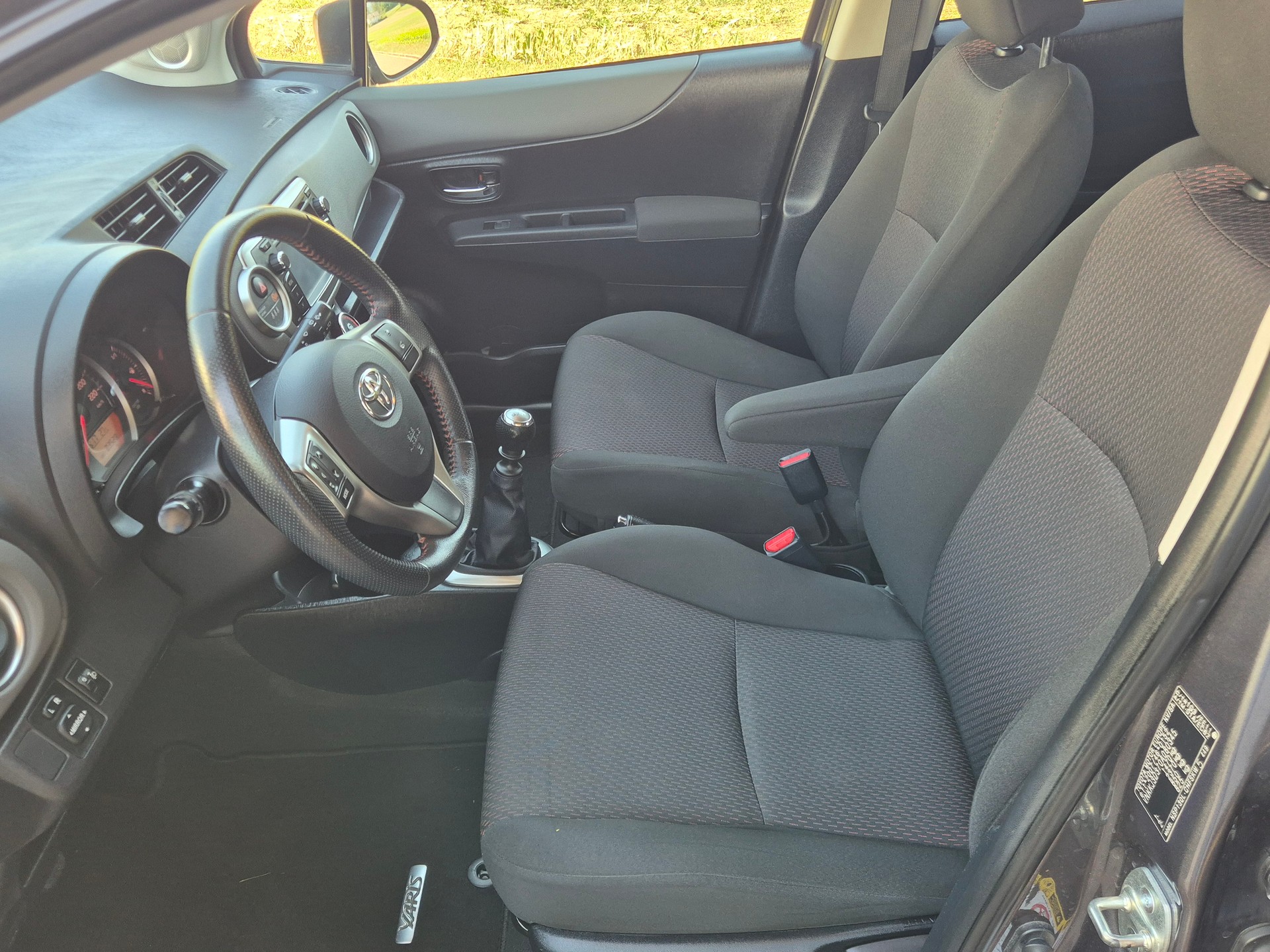 TOYOTA Yaris 1.33 Style-image-6