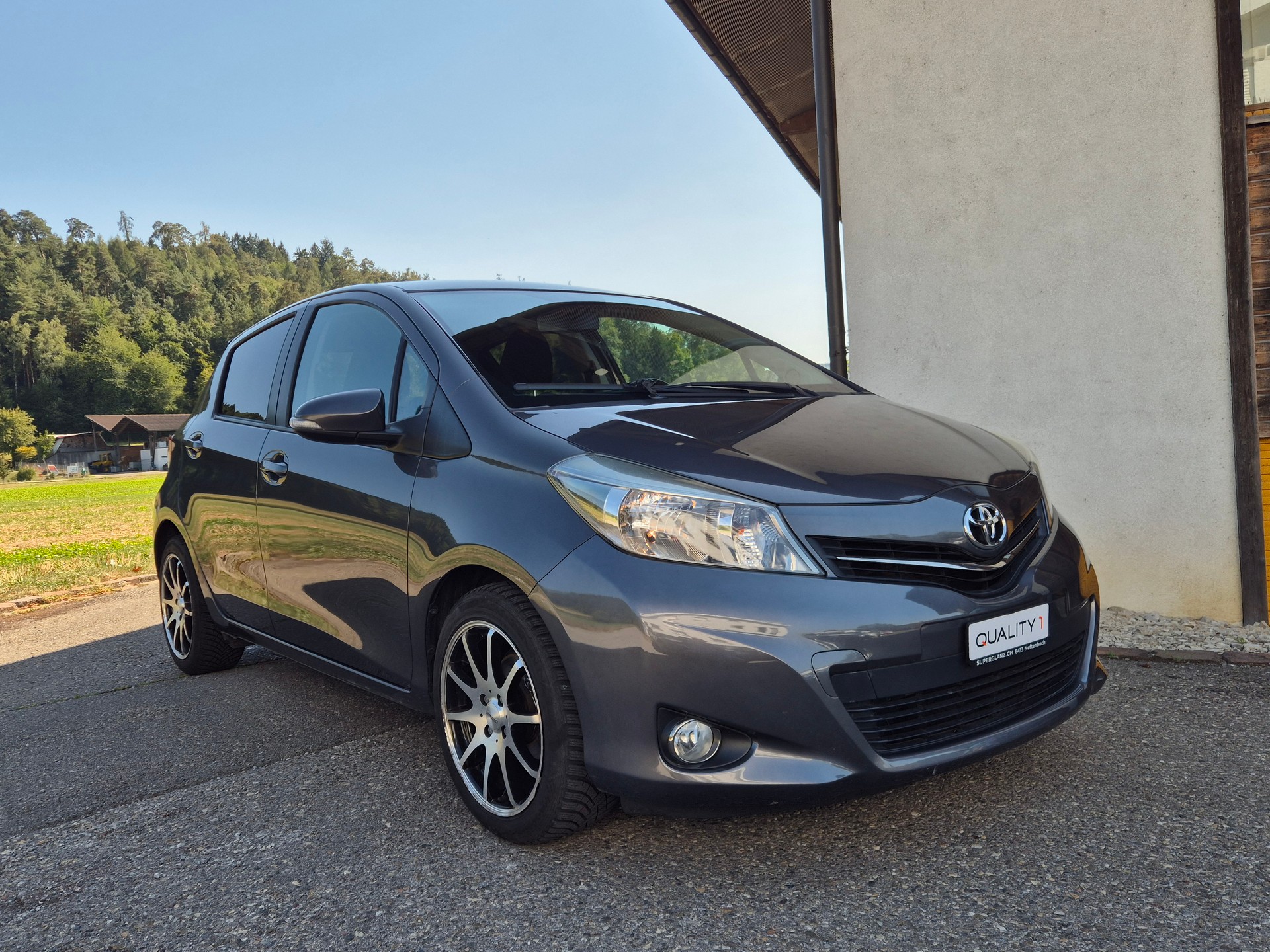 TOYOTA Yaris 1.33 Style-image-1