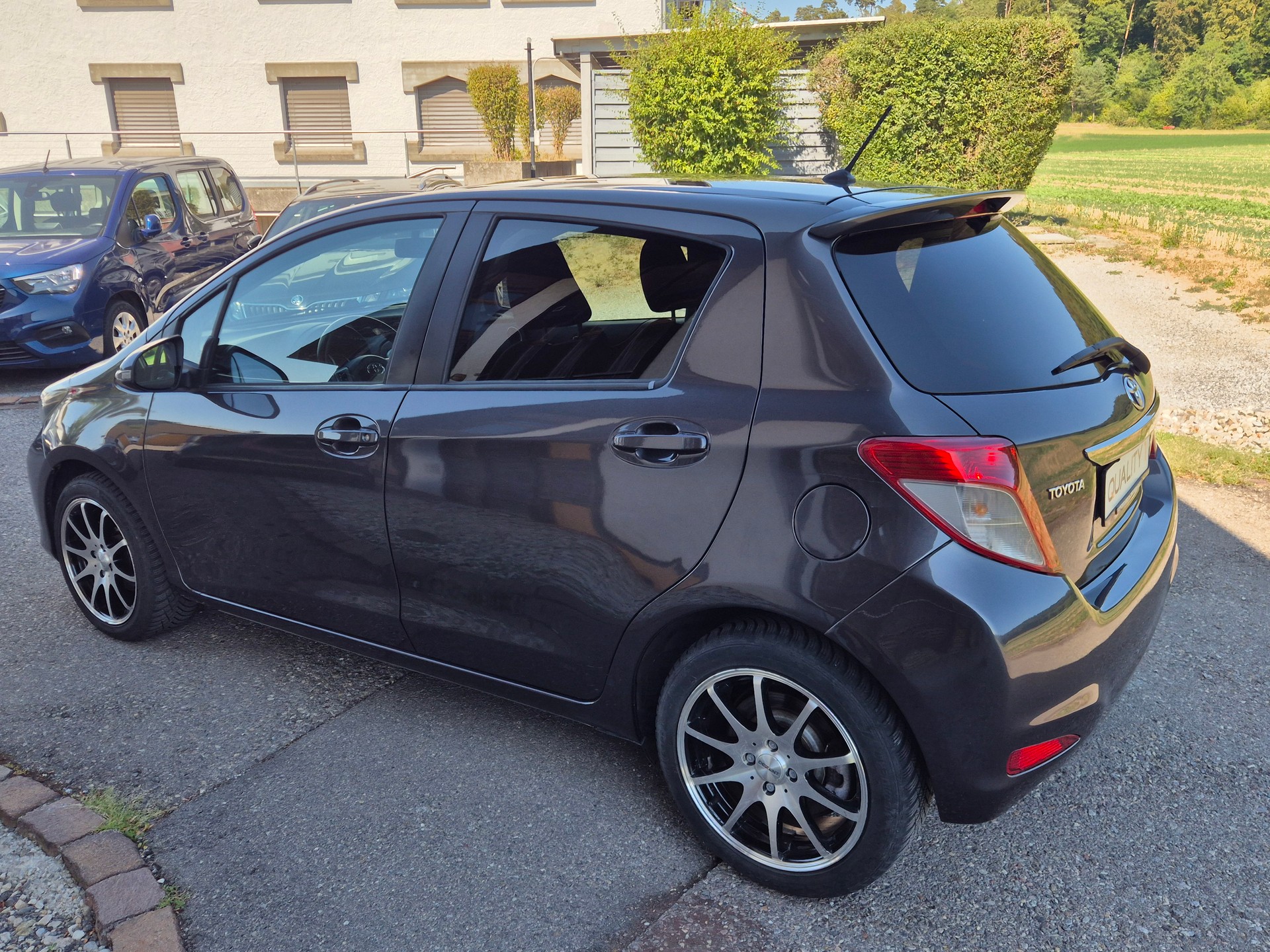 TOYOTA Yaris 1.33 Style-image-2