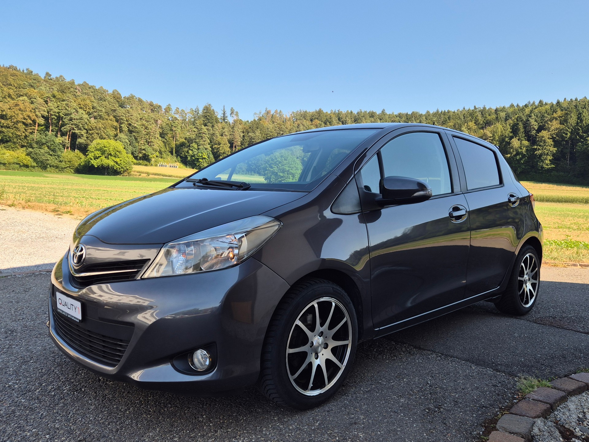 TOYOTA Yaris 1.33 Style-image-0
