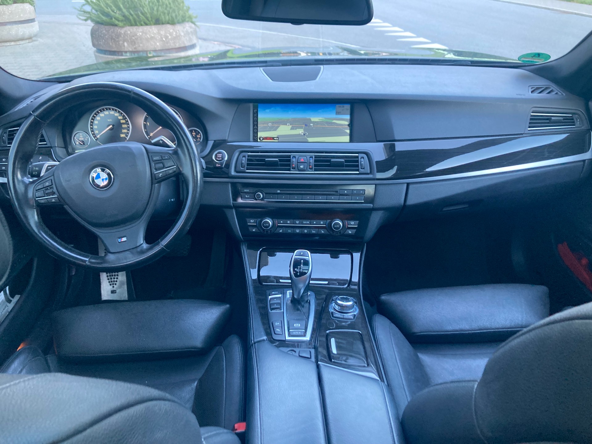 BMW 530d xDrive-image-11