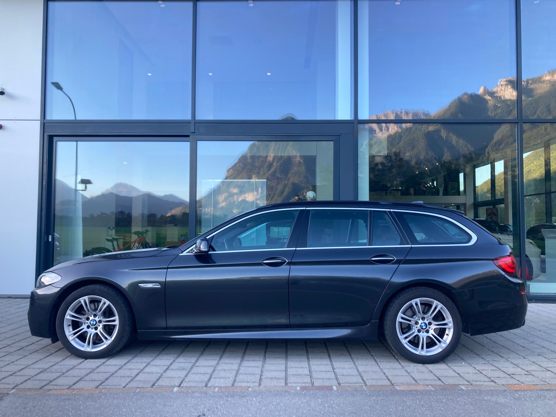 BMW 530d xDrive-image-1