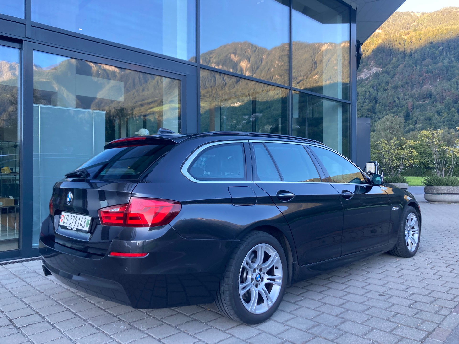 BMW 530d xDrive-image-4