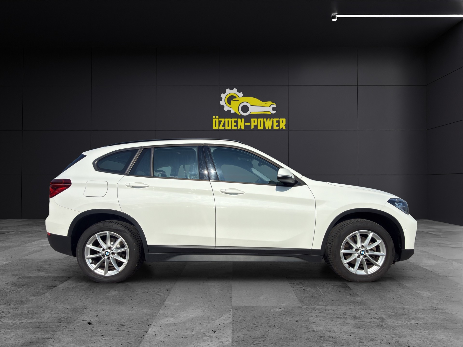 BMW X1 xDrive 18d xLine Steptronic *Garantie 12 Monate / 20‘000km*-showroom-element-3