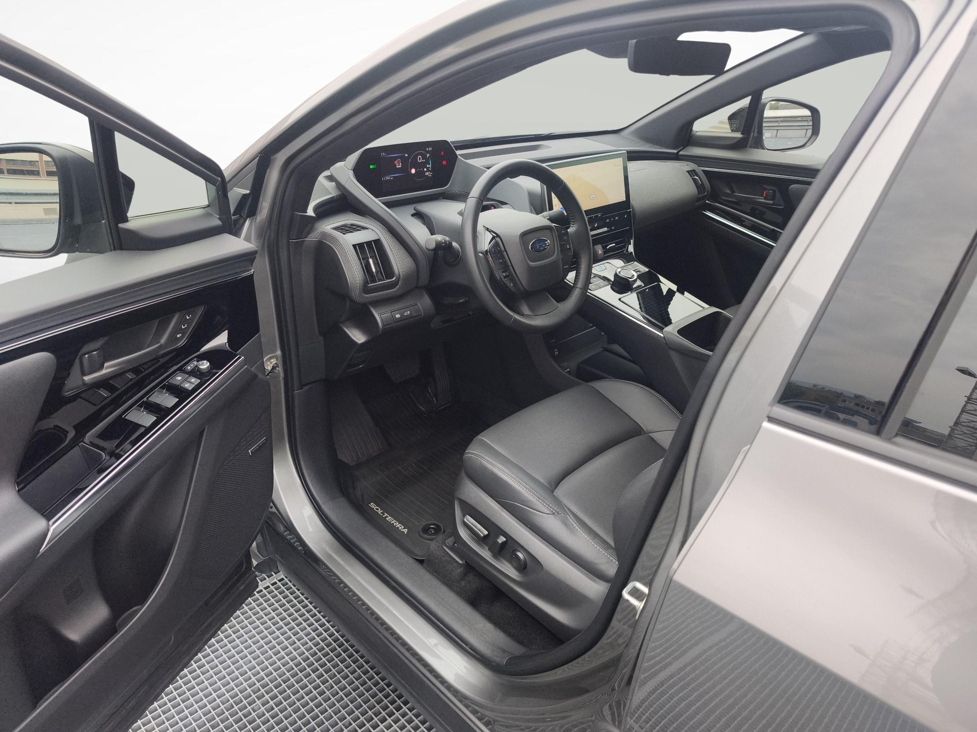 SUBARU Solterra eV Luxury AWD-image-20