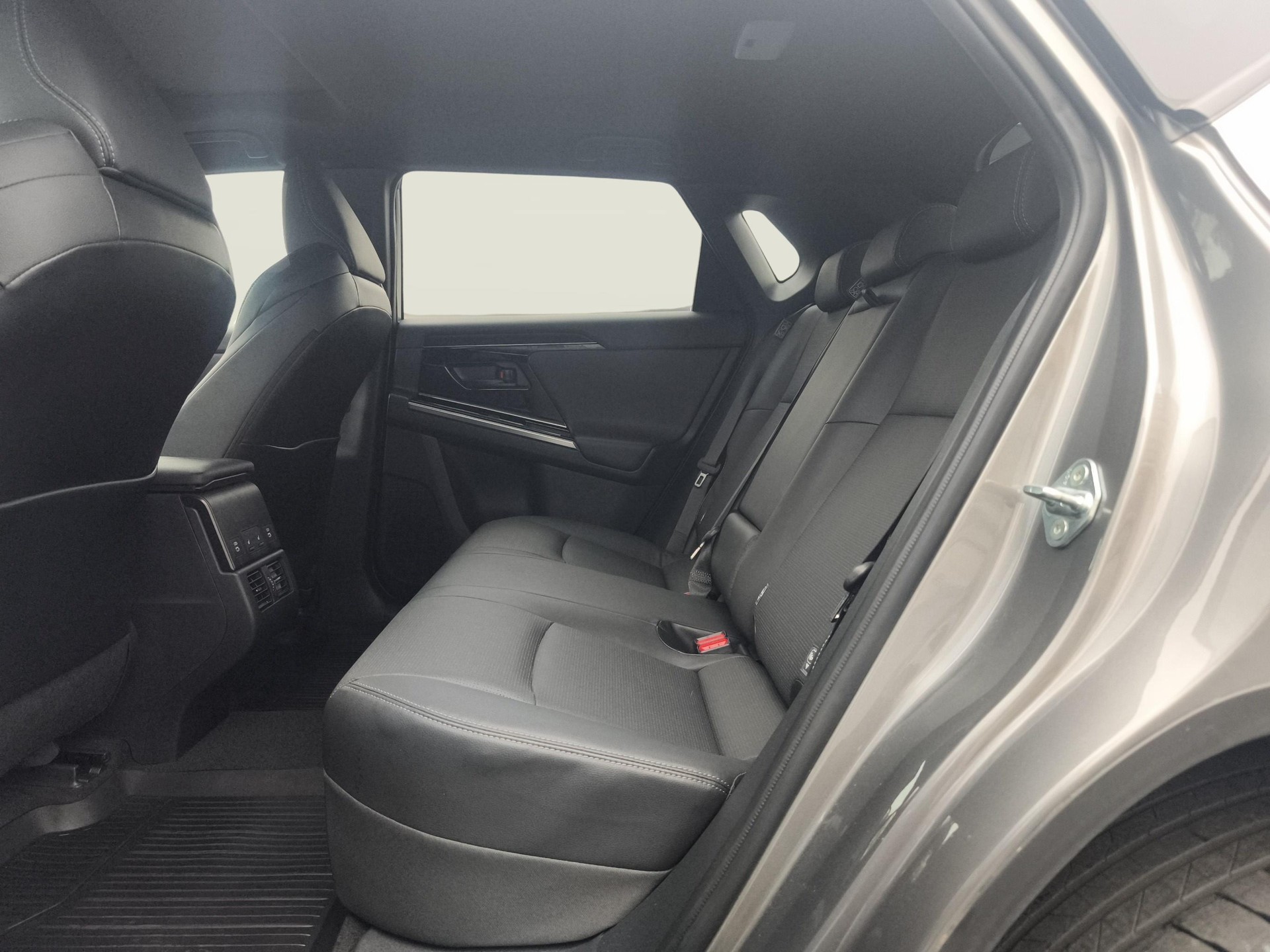 SUBARU Solterra eV Luxury AWD-image-10