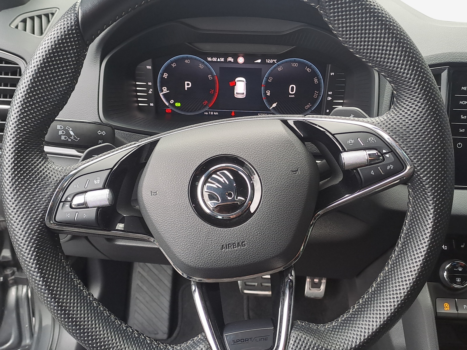 SKODA Karoq 2.0 TSI SportLine 4x4 DSG-image-9