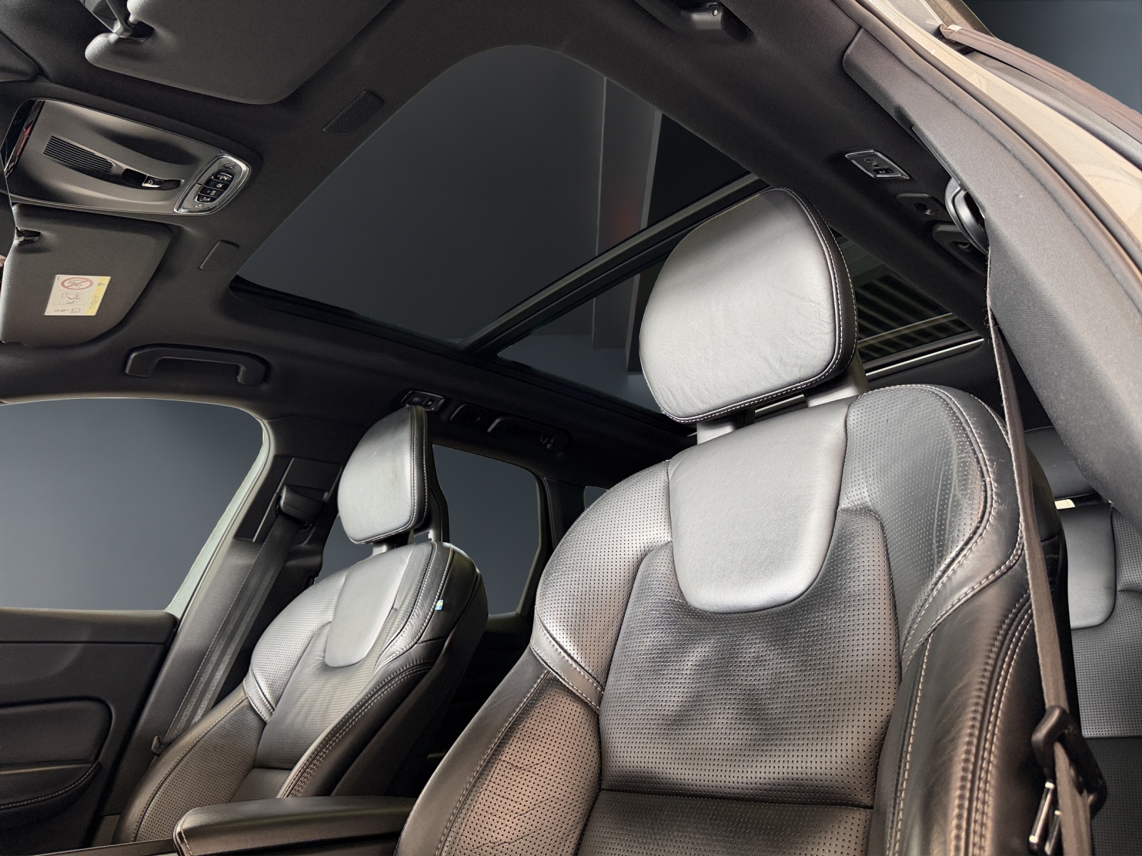 VOLVO XC60 T6 AWD R-Design Geartronic-image-17