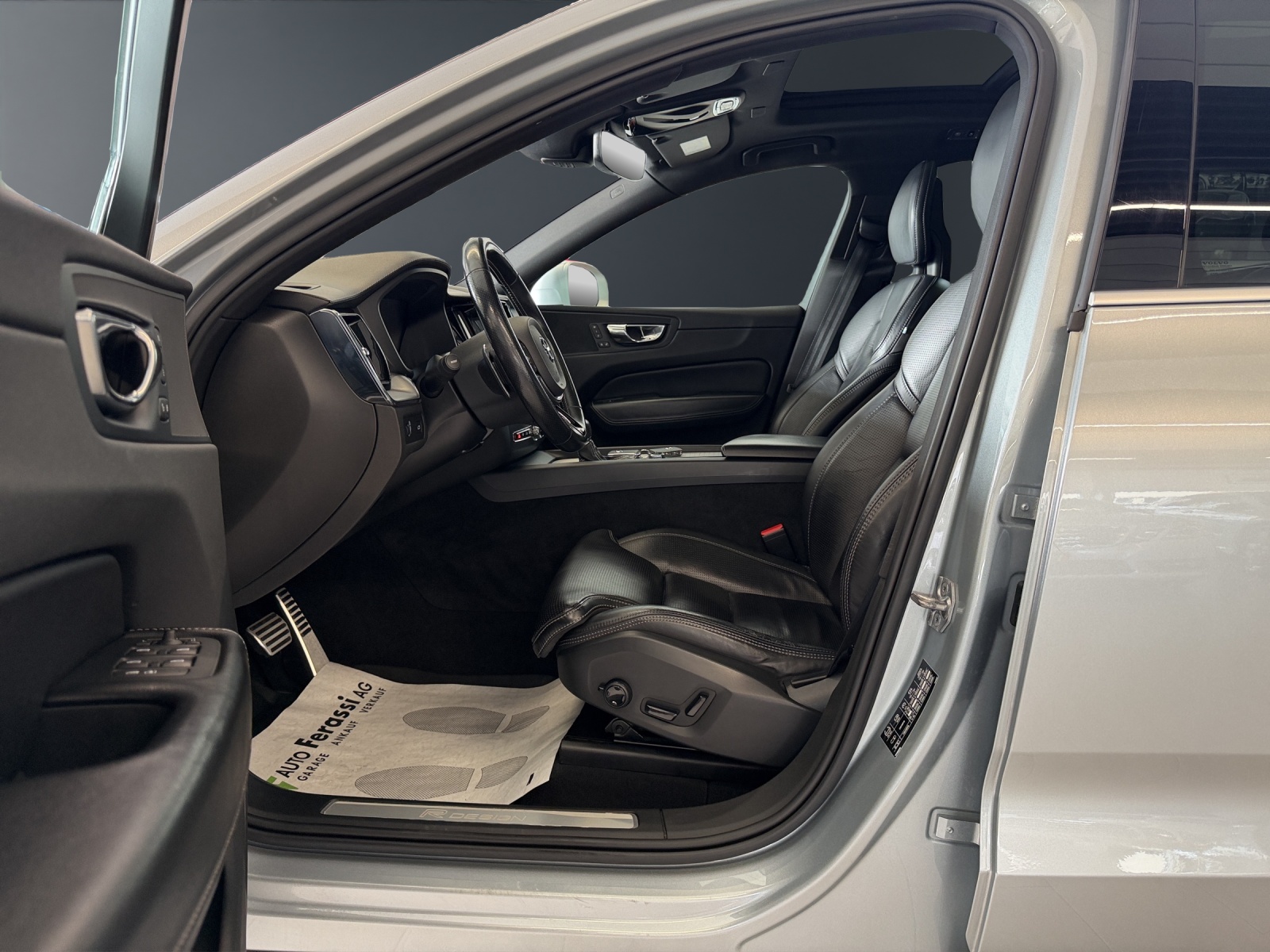 VOLVO XC60 T6 AWD R-Design Geartronic-image-15