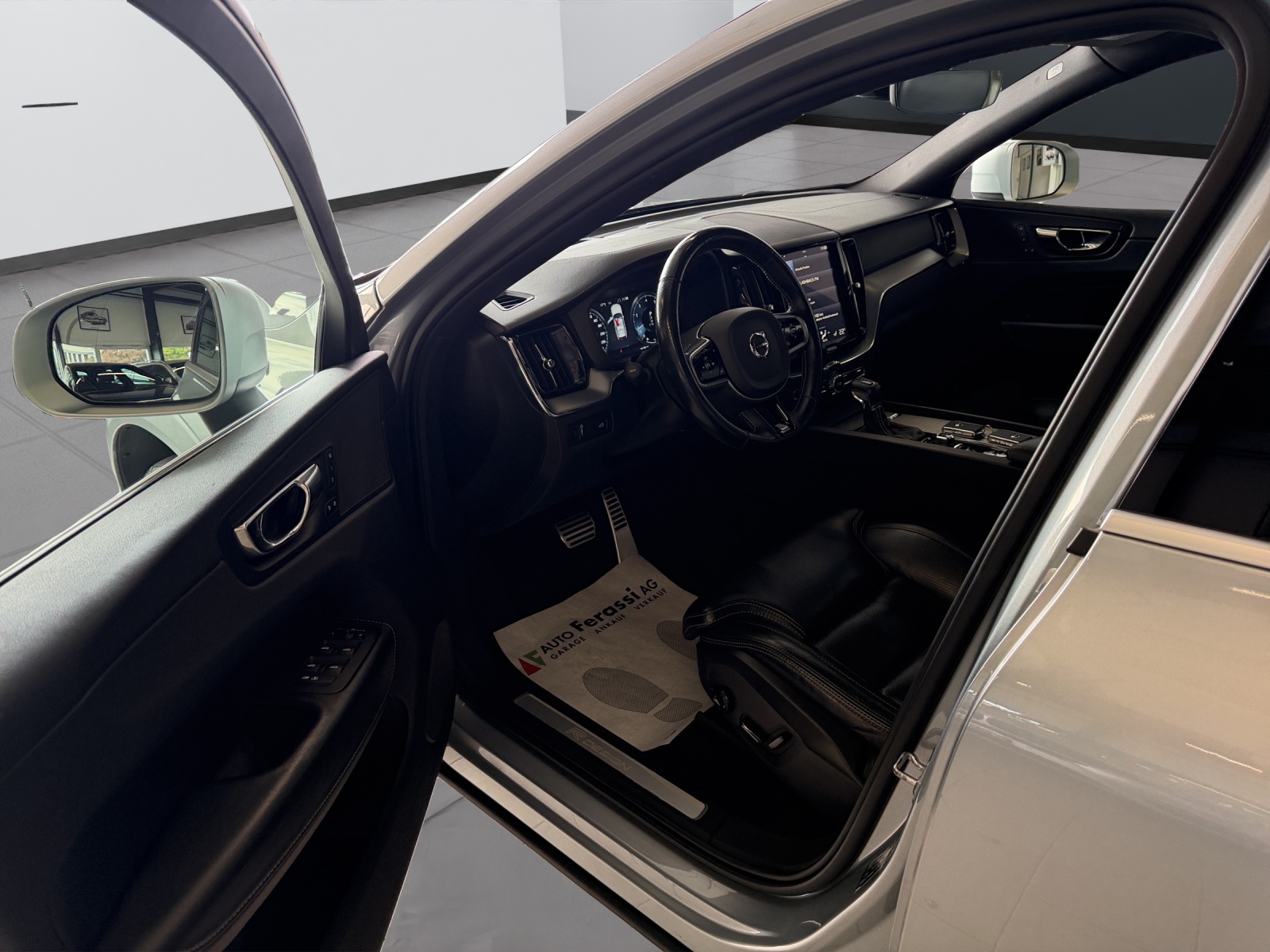 VOLVO XC60 T6 AWD R-Design Geartronic-image-28