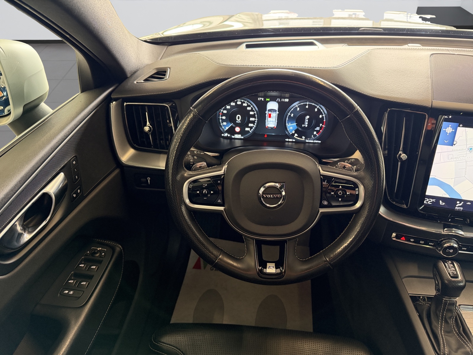 VOLVO XC60 T6 AWD R-Design Geartronic-image-14