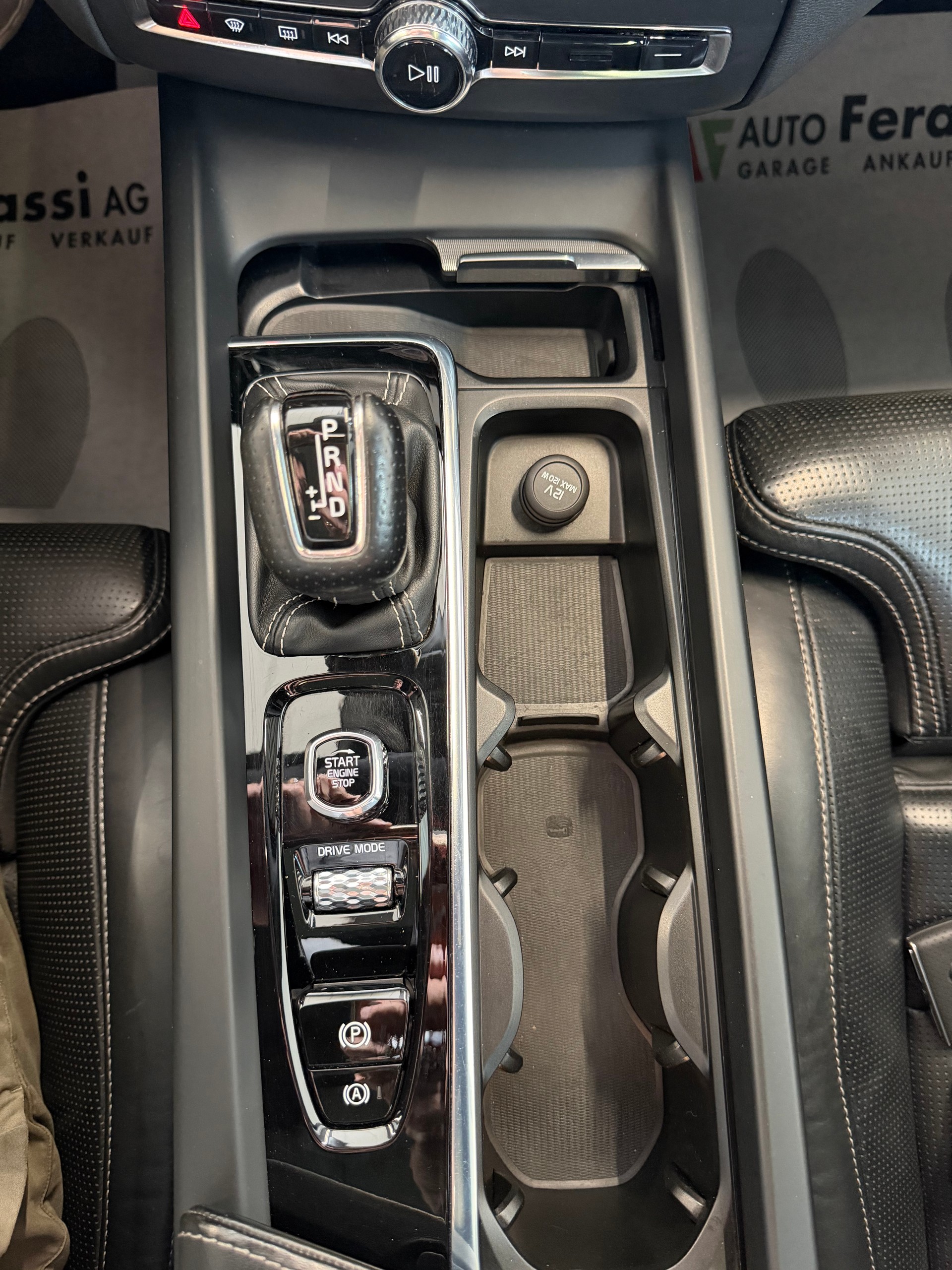VOLVO XC60 T6 AWD R-Design Geartronic-image-30